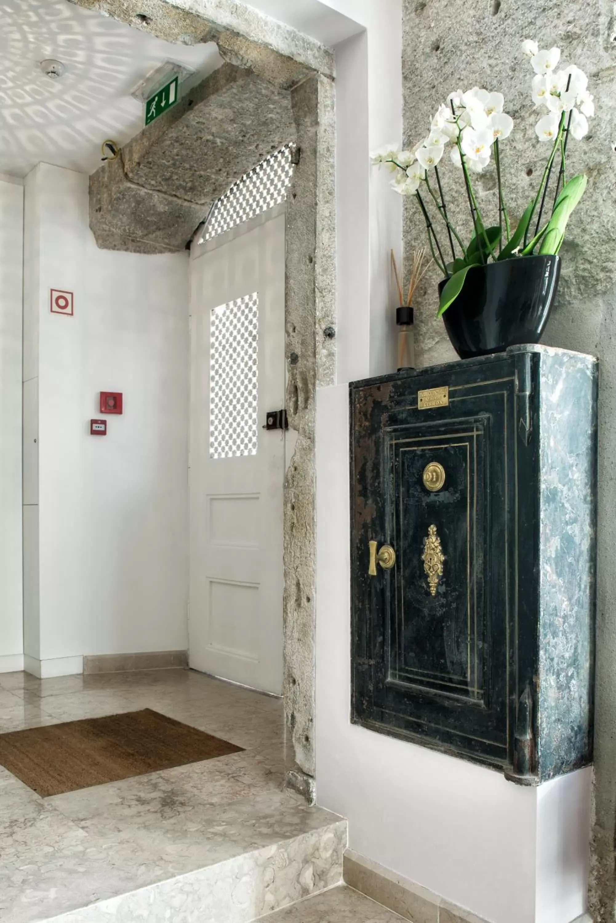 Lobby or reception, Bathroom in Lisboa Prata Boutique Hotel