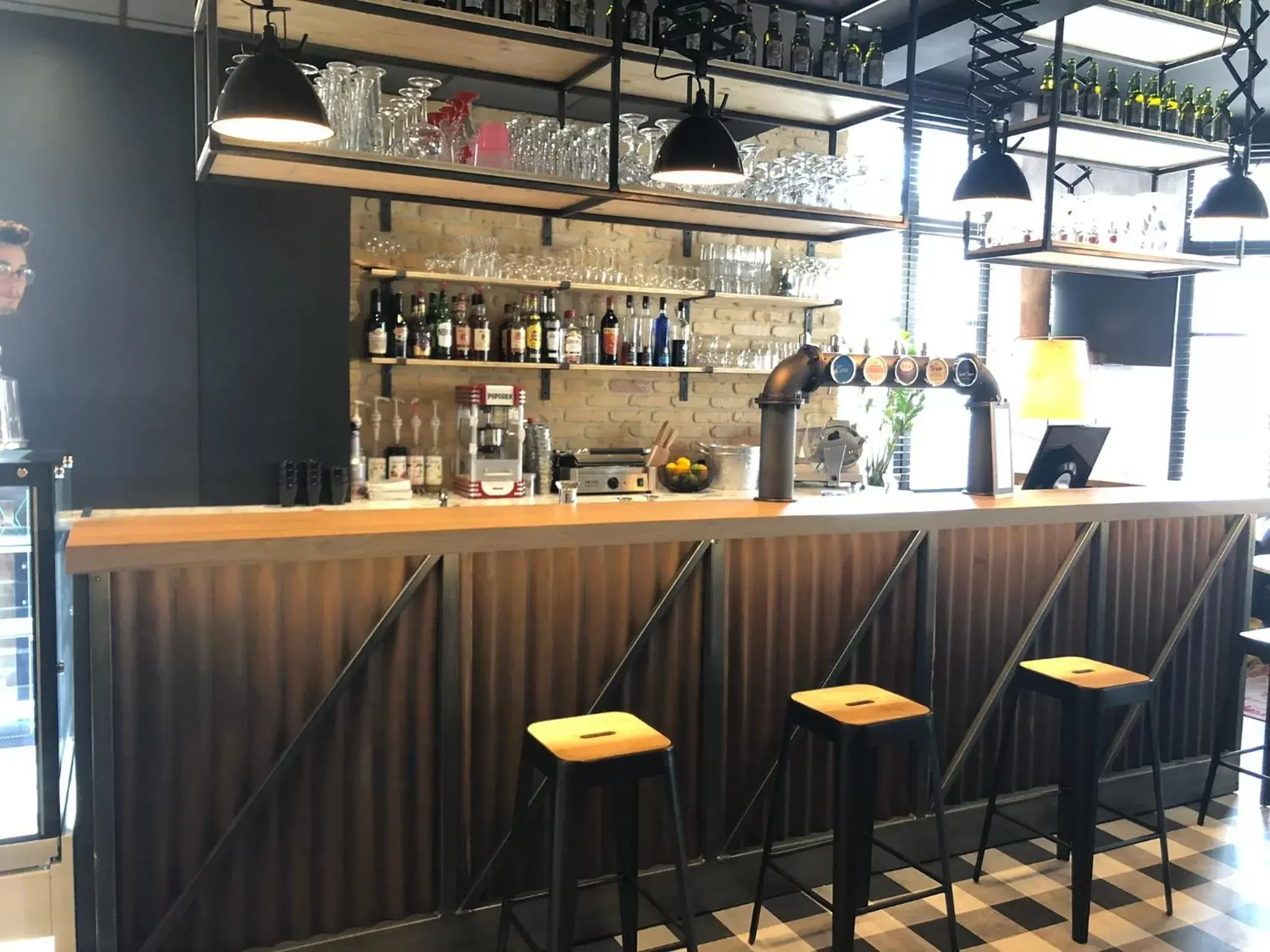 Lounge or bar, Lounge/Bar in ibis Saint-Omer Centre