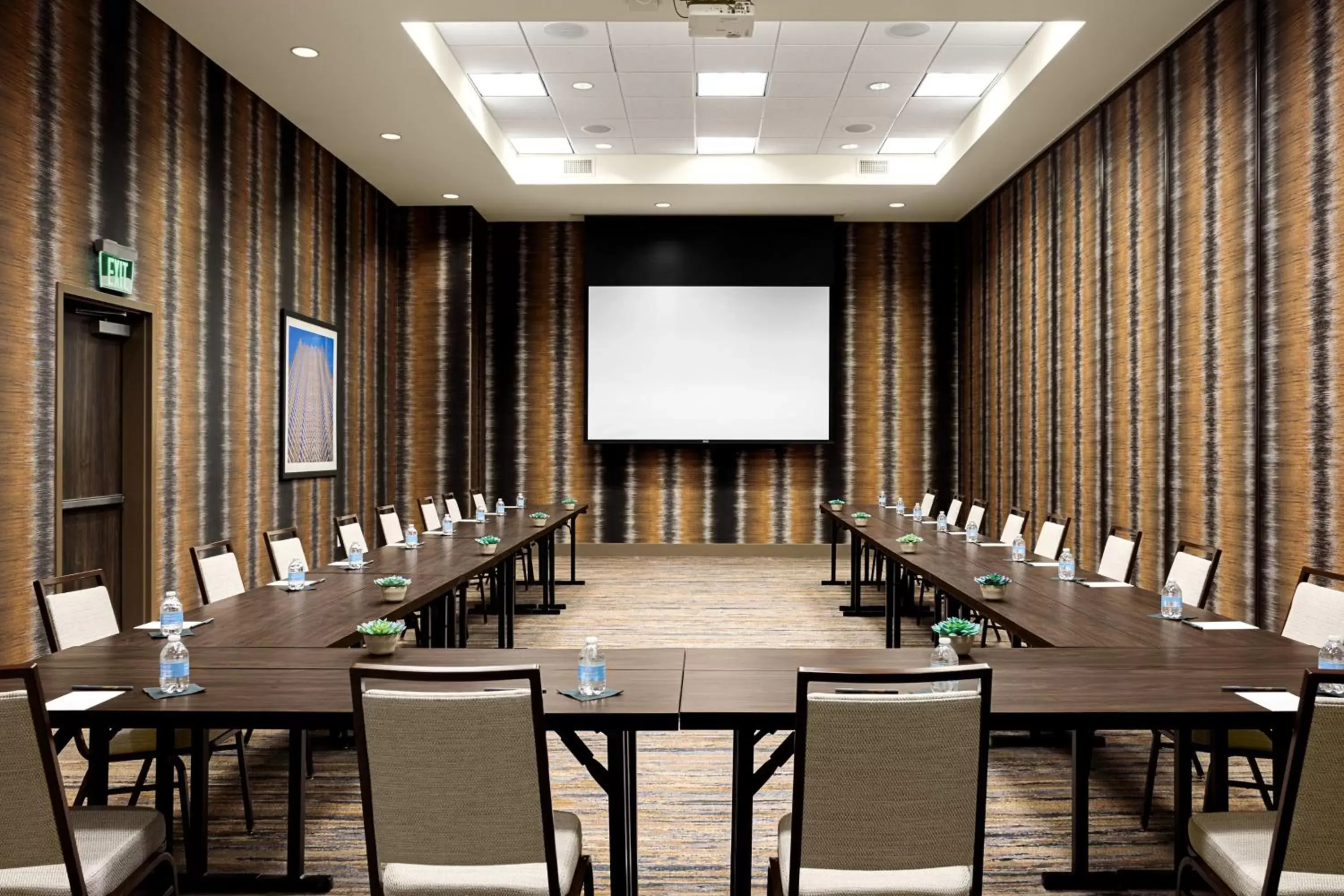 Meeting/conference room in Courtyard by Marriott Dallas Downtown/Reunion District