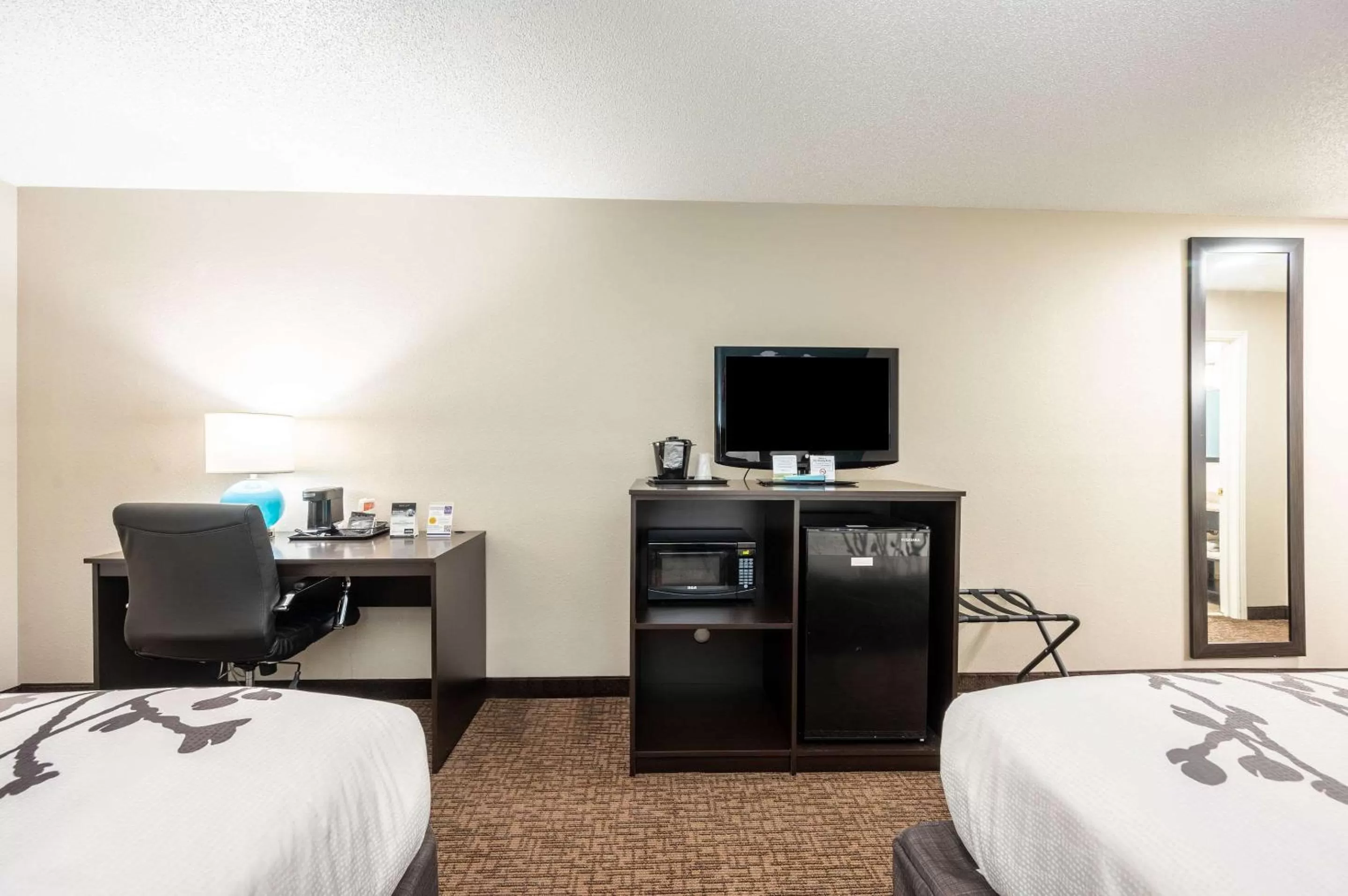 Photo of the whole room, Bed in Sleep Inn & Suites