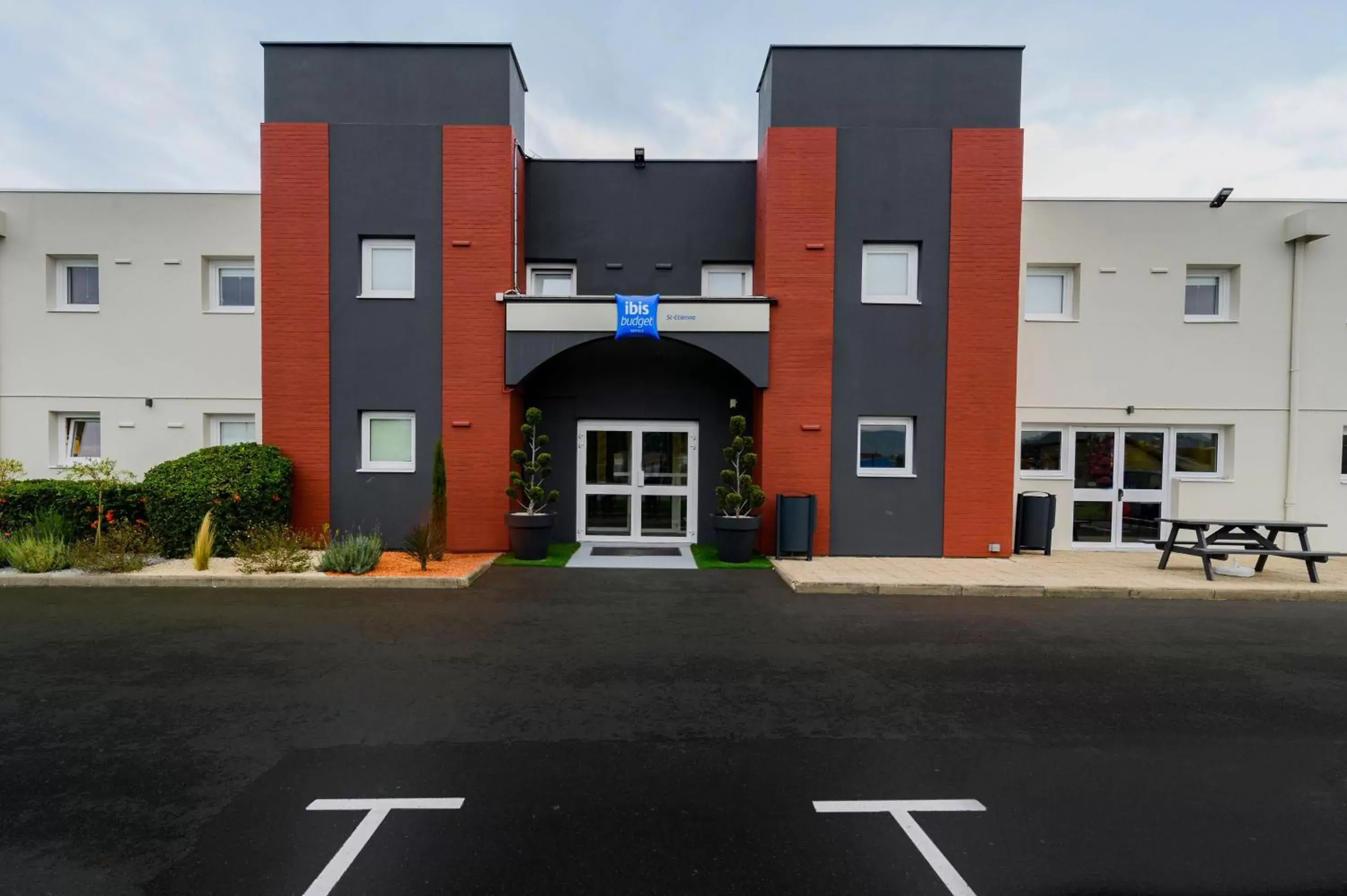 Facade/entrance, Property Building in Ibis budget Saint-Étienne stade