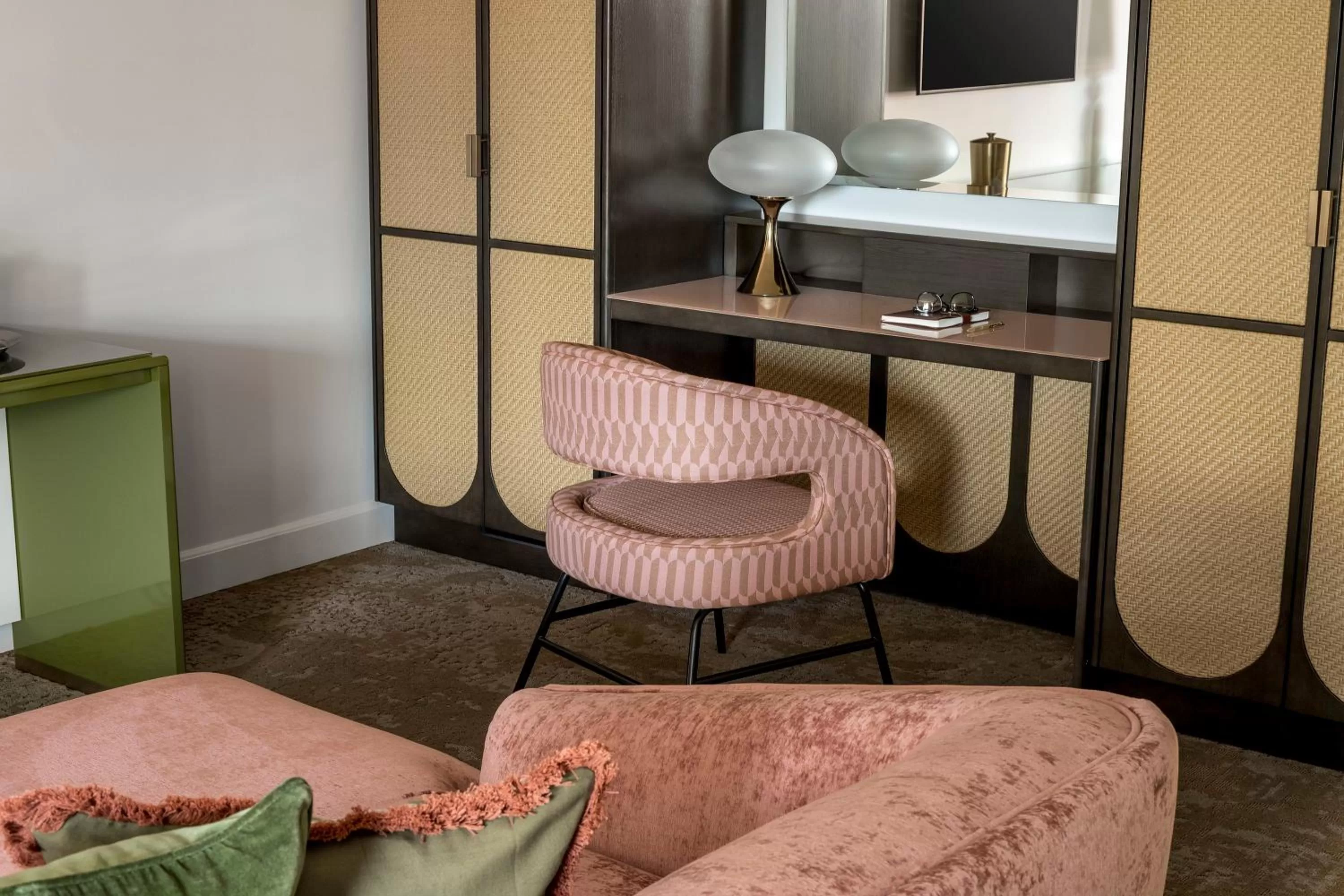 Seating area, Bed in PGA National Resort