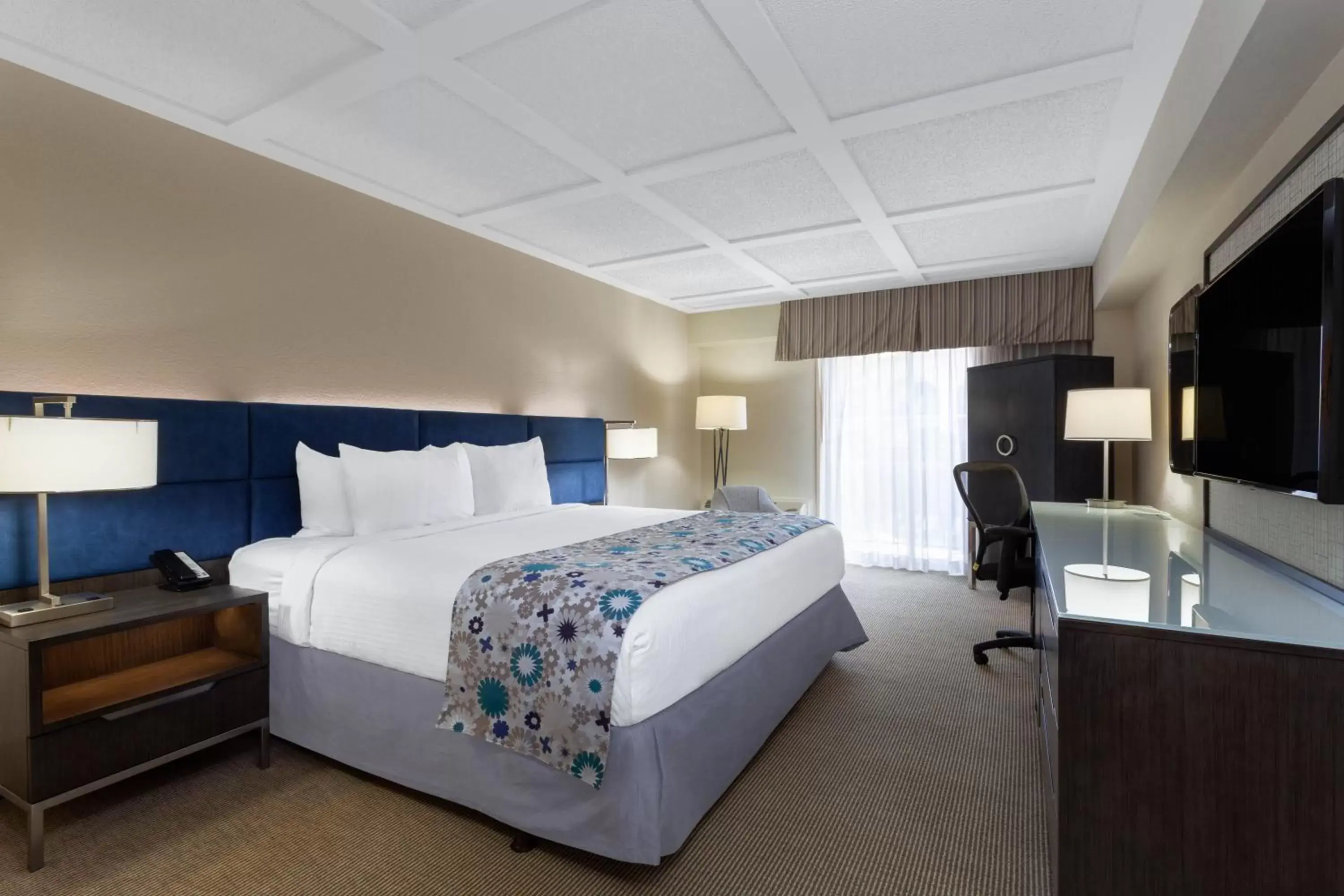 Bed in Wyndham Boca Raton Hotel