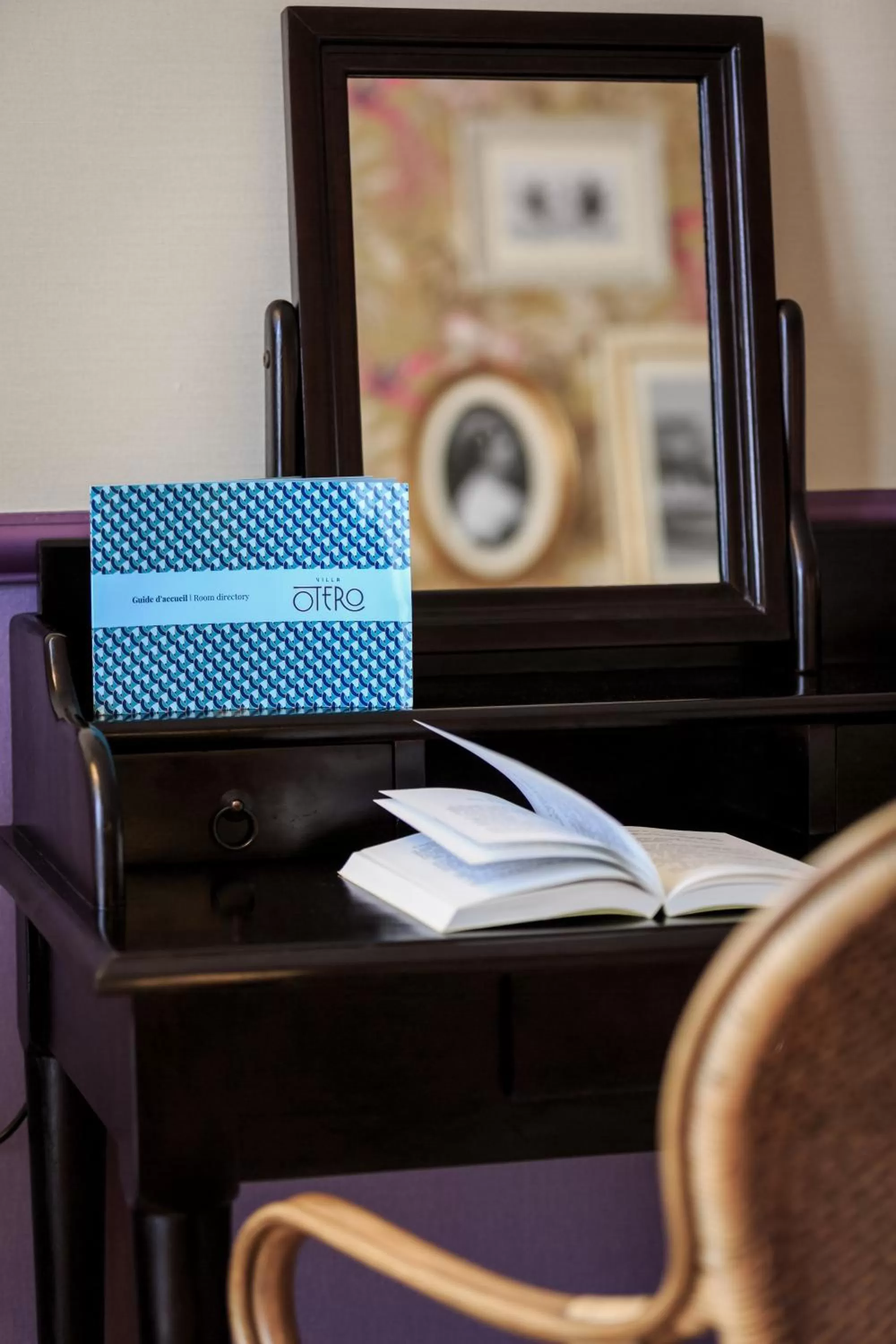 Seating area in Villa Otero by Happyculture