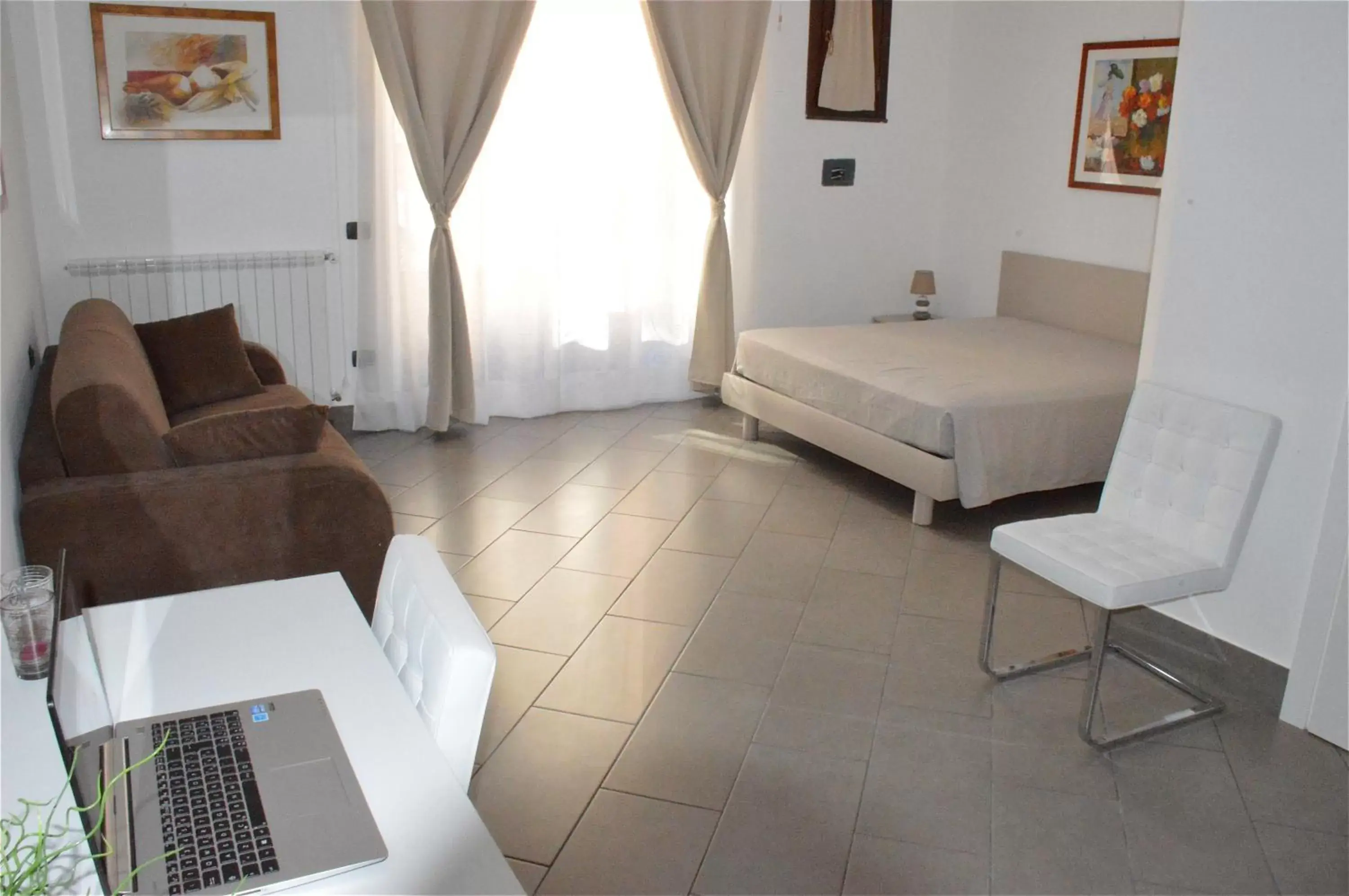 Photo of the whole room, Seating Area in B&B Porta delle Madonie