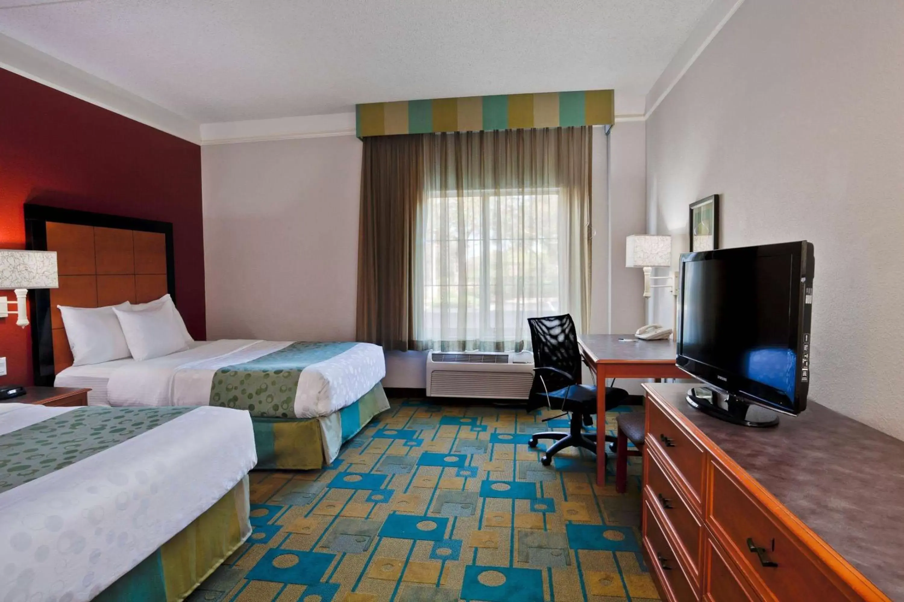 Photo of the whole room, TV/Entertainment Center in La Quinta by Wyndham USF (Near Busch Gardens)