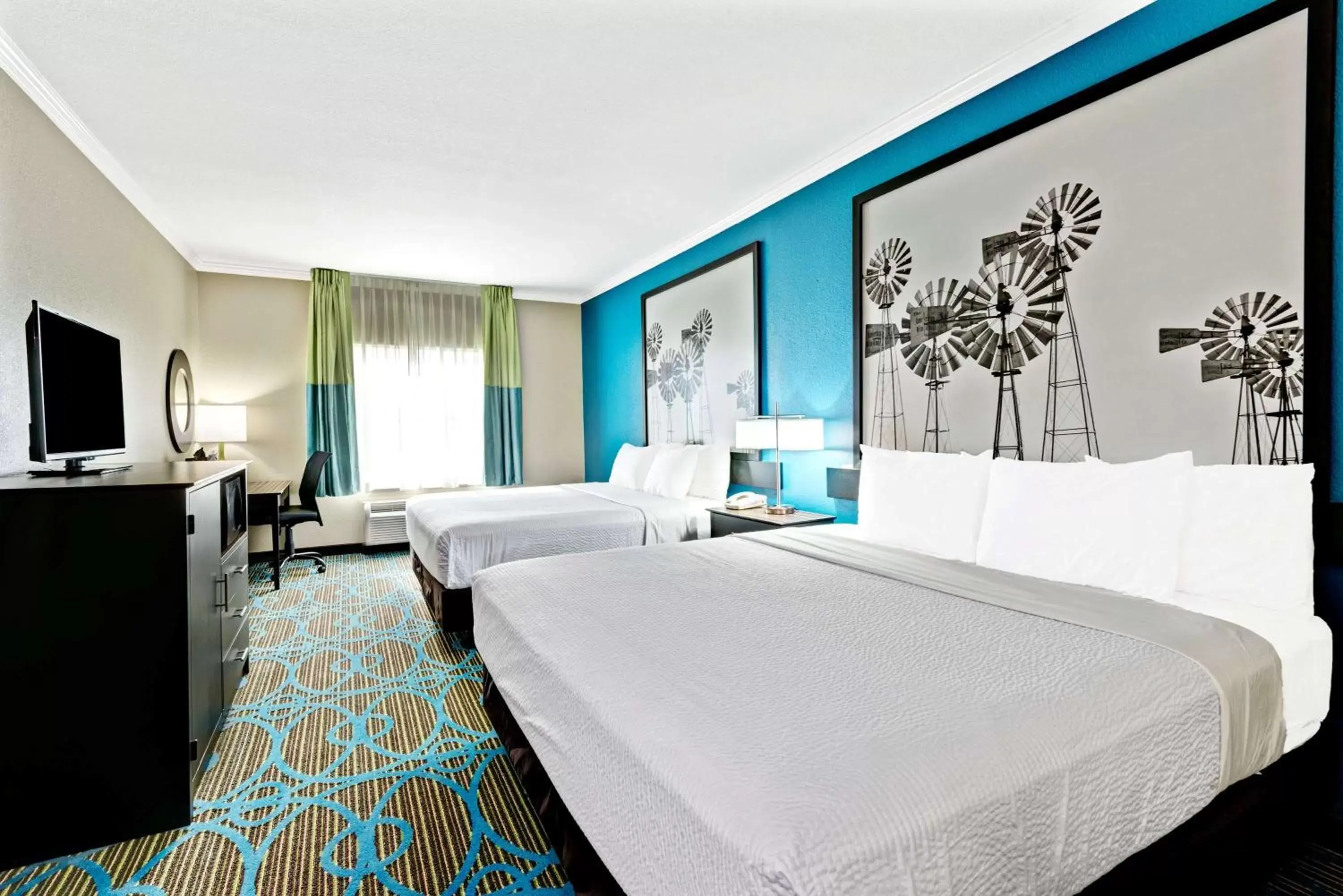 Photo of the whole room, Bed in Super 8 by Wyndham San Antonio/Alamodome Area