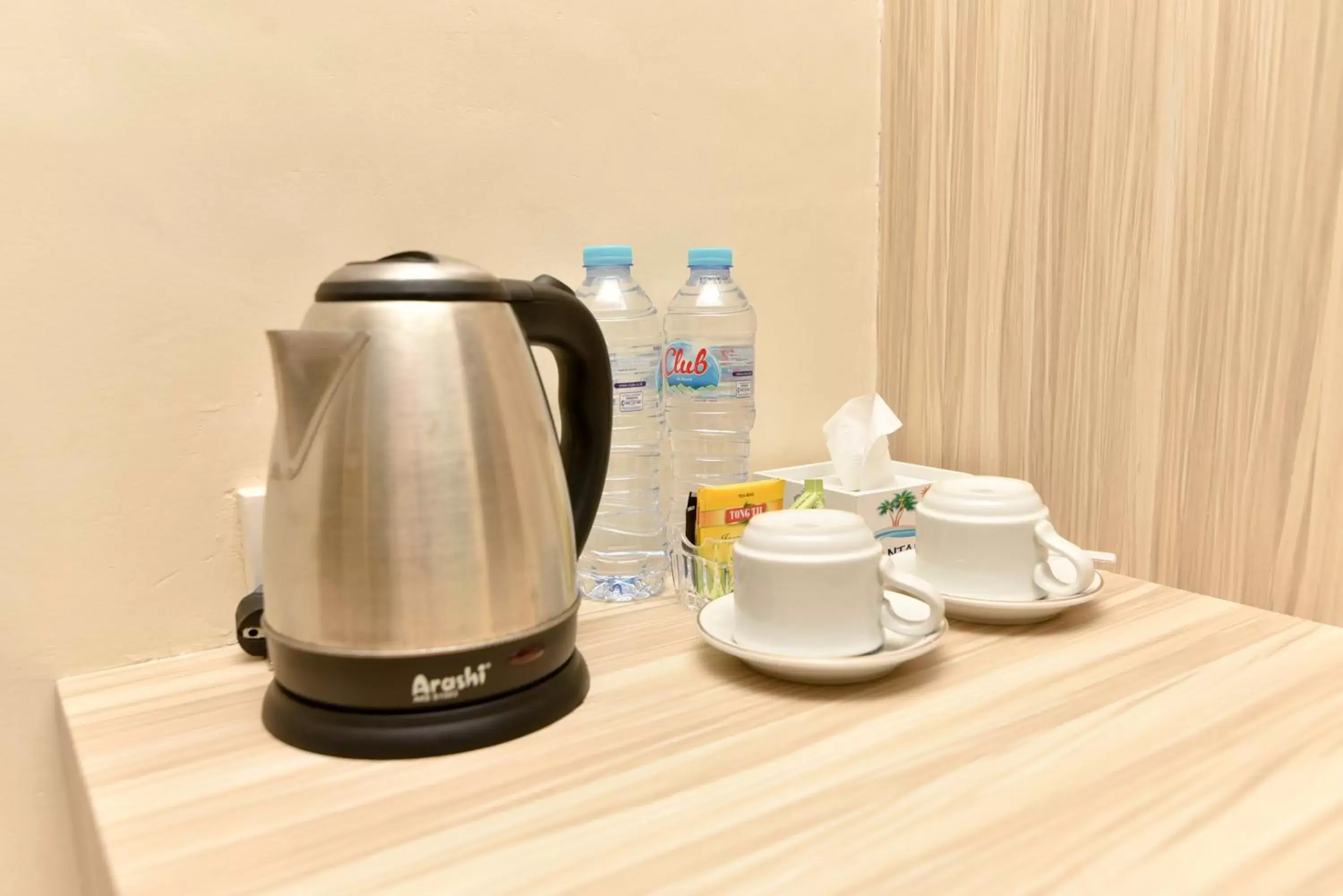 Coffee/tea facilities in RedDoorz Plus At Hotel Pantai Timor