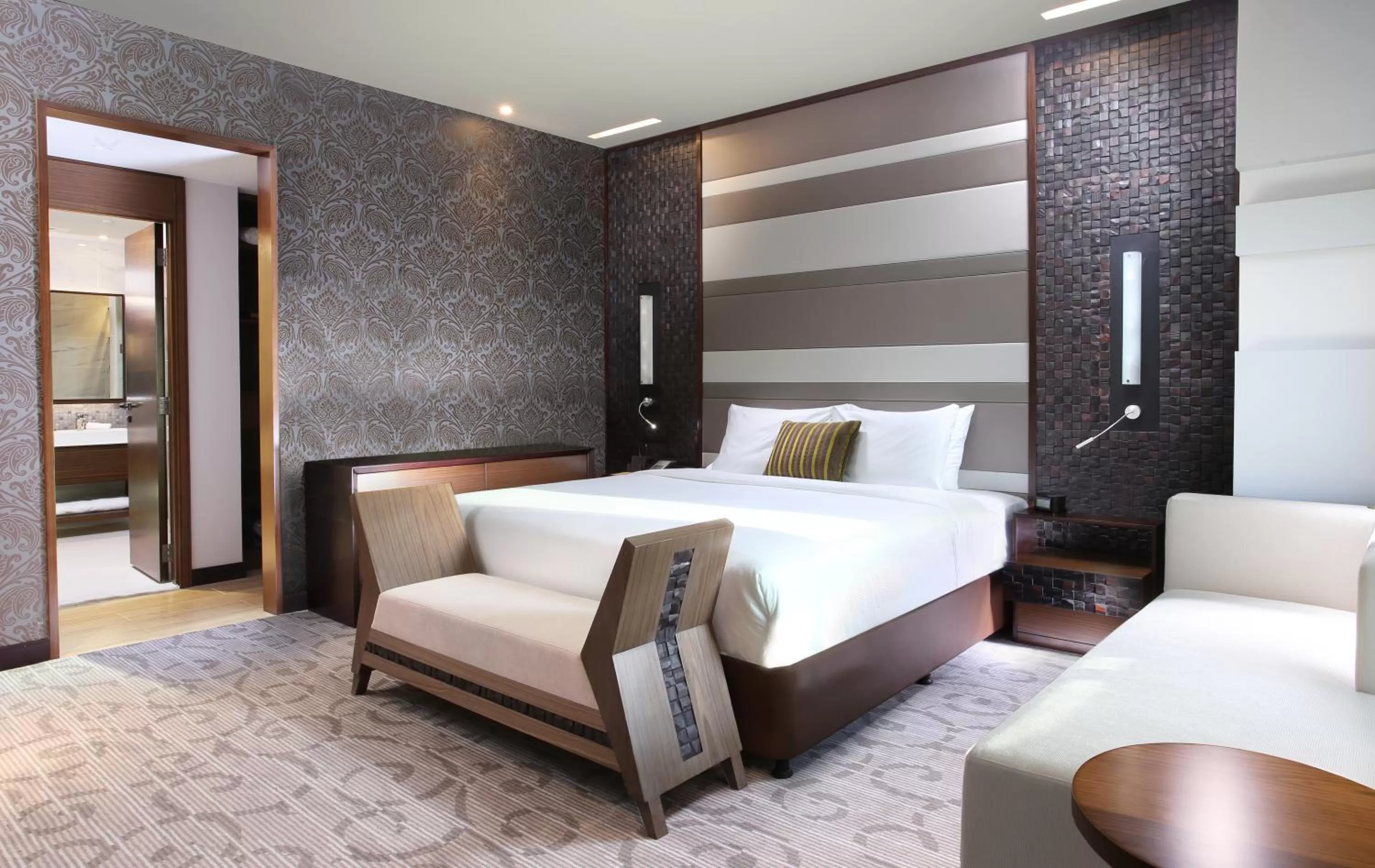 Bed in Metropolitan Hotel Dubai