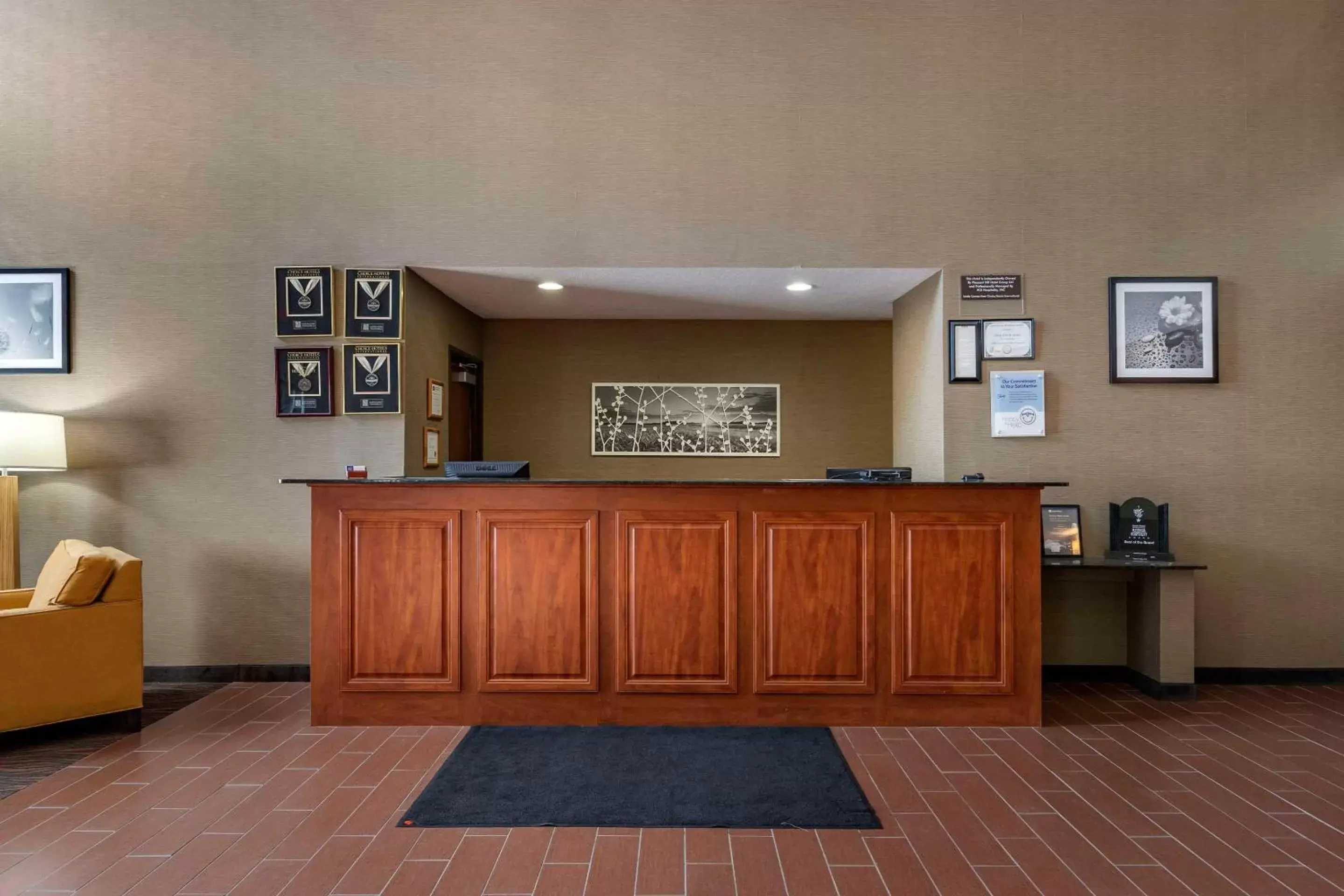 Lobby or reception, Lobby/Reception in Sleep Inn & Suites Pleasant Hill - Des Moines