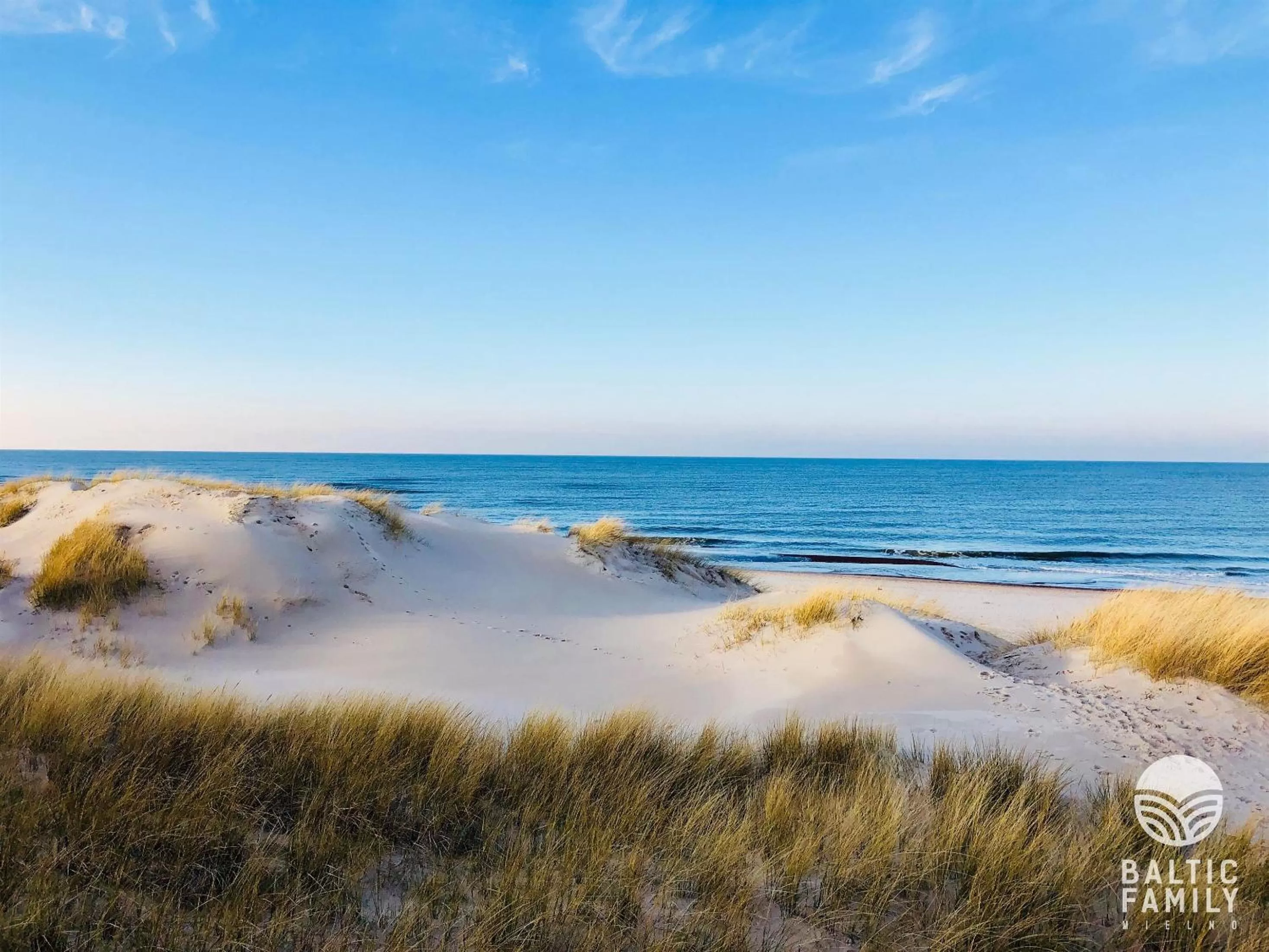 Beach in Baltic Family - domki całoroczne nad morzem basen kidsclub rowery
