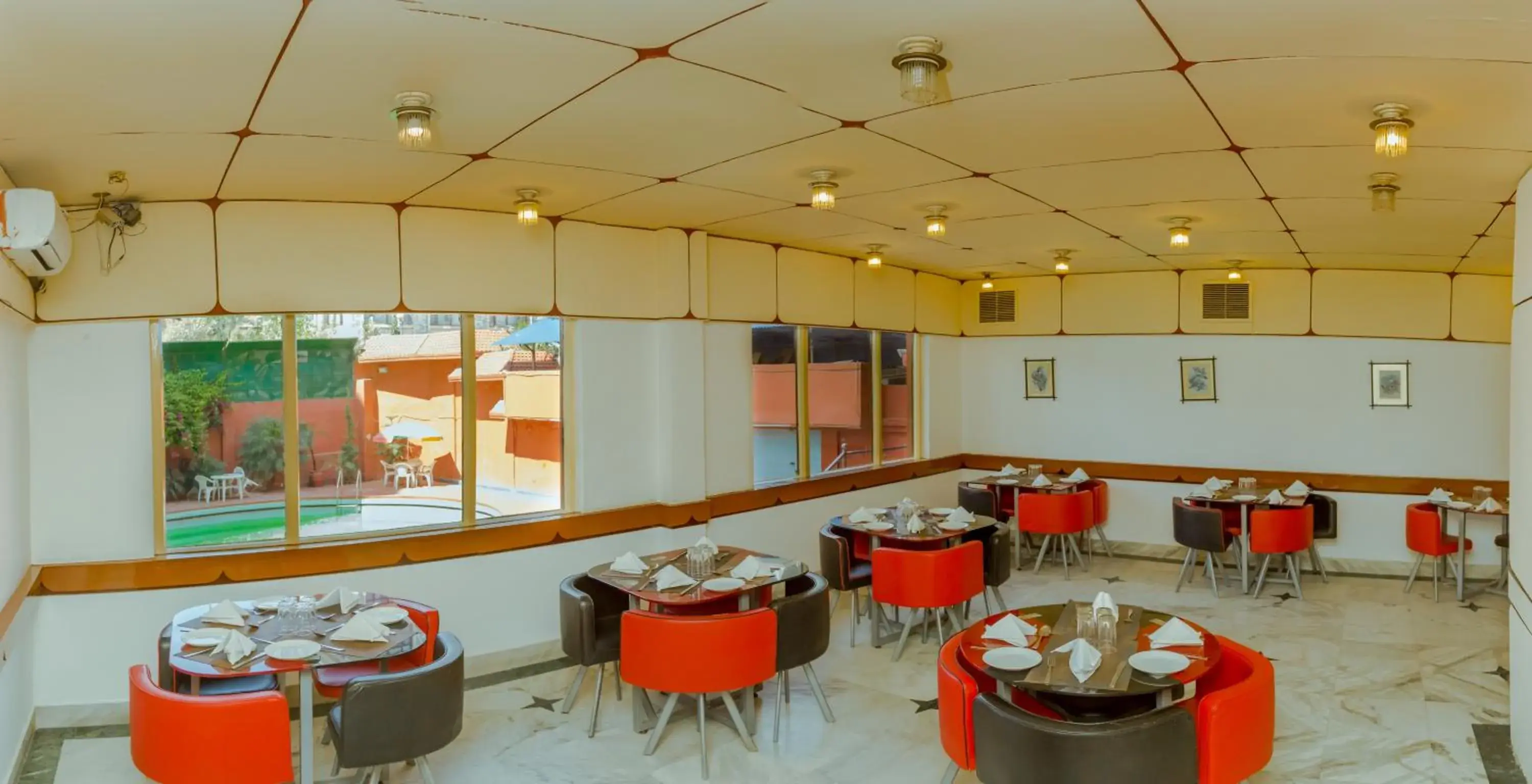 Restaurant/Places to Eat in Hotel Vaishali