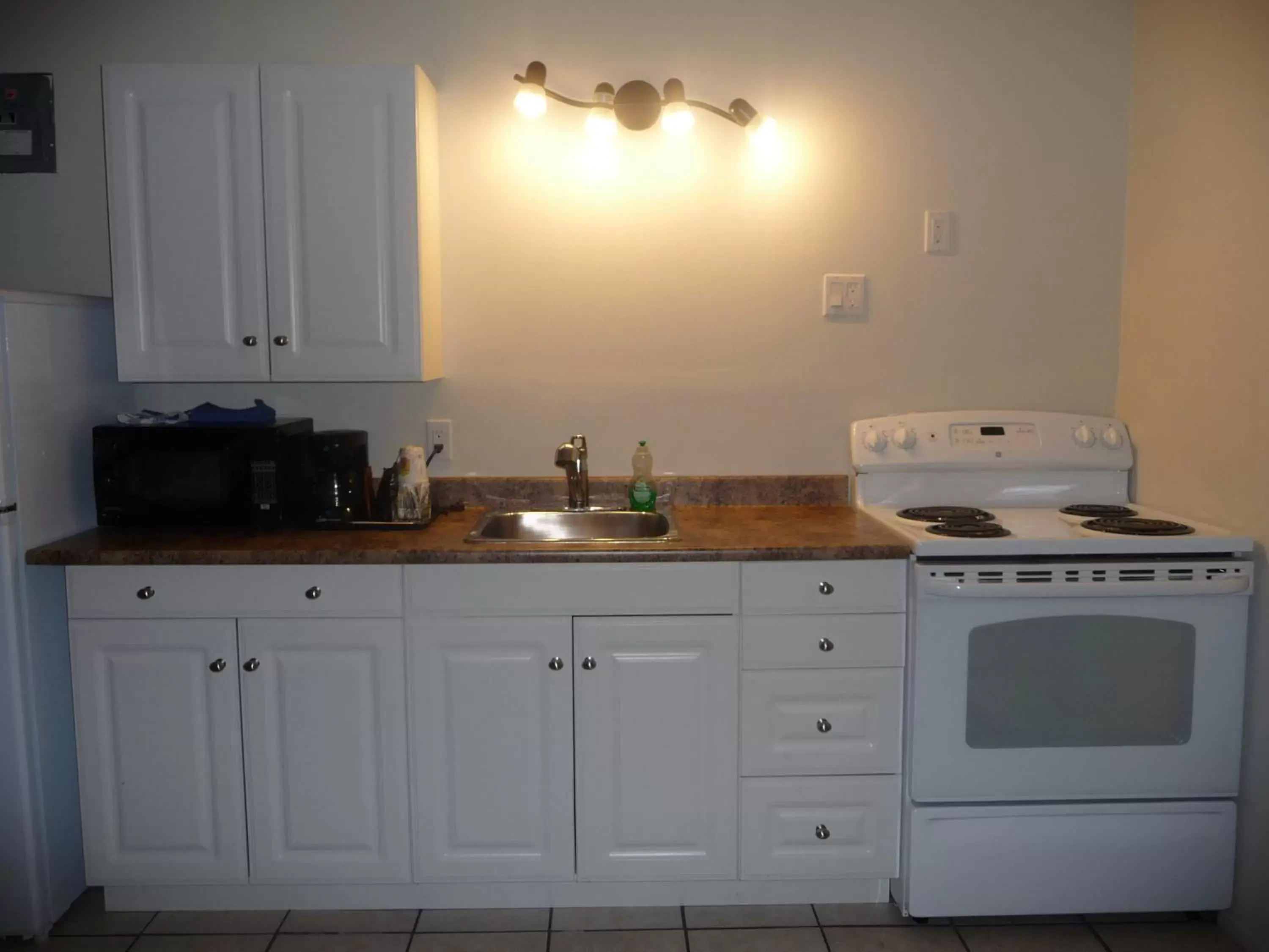 Kitchen or kitchenette, Kitchen/Kitchenette in Super 8 by Wyndham Kamloops East