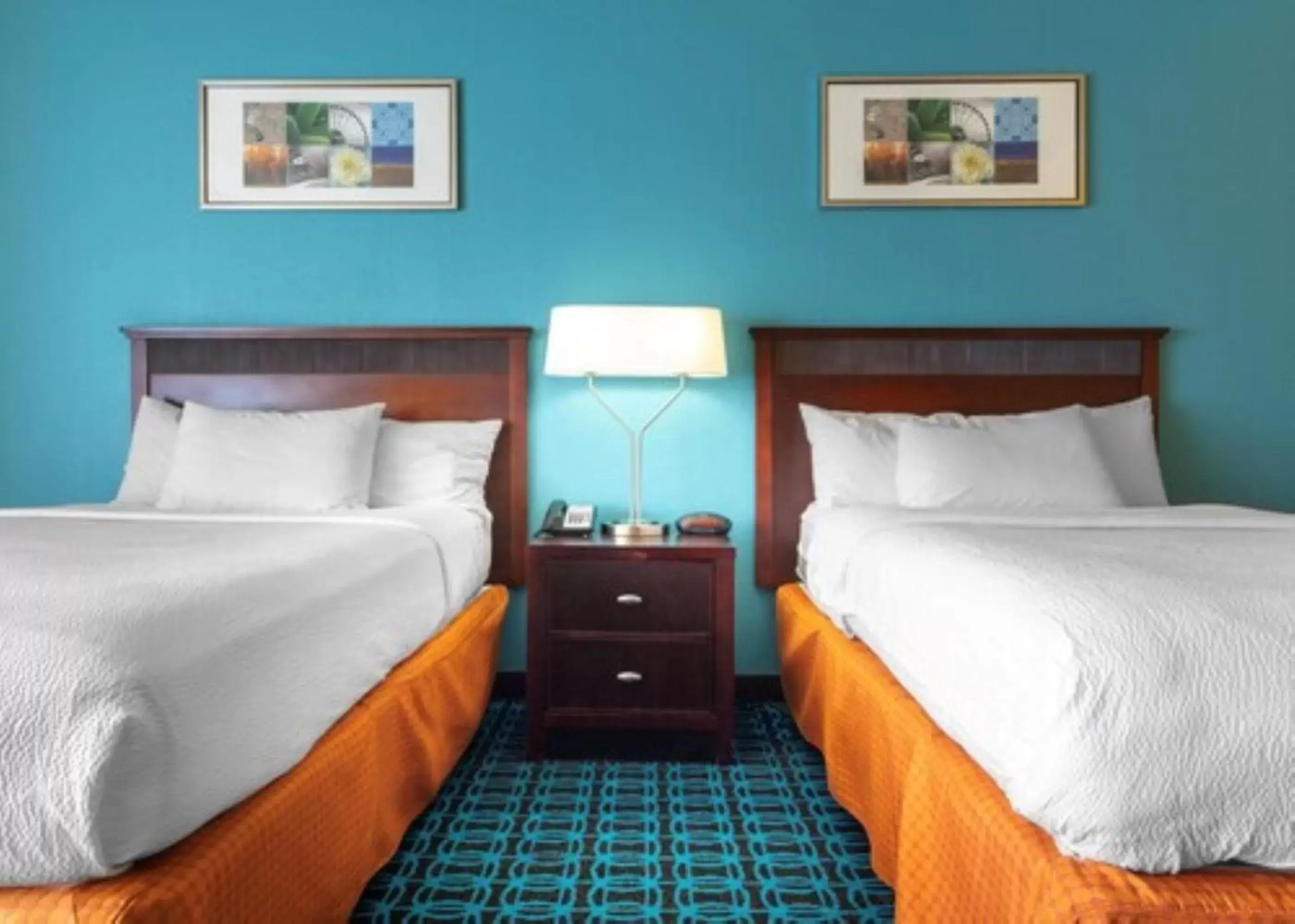 Bed in Fairfield Inn & Suites Cincinnati North/Sharonville