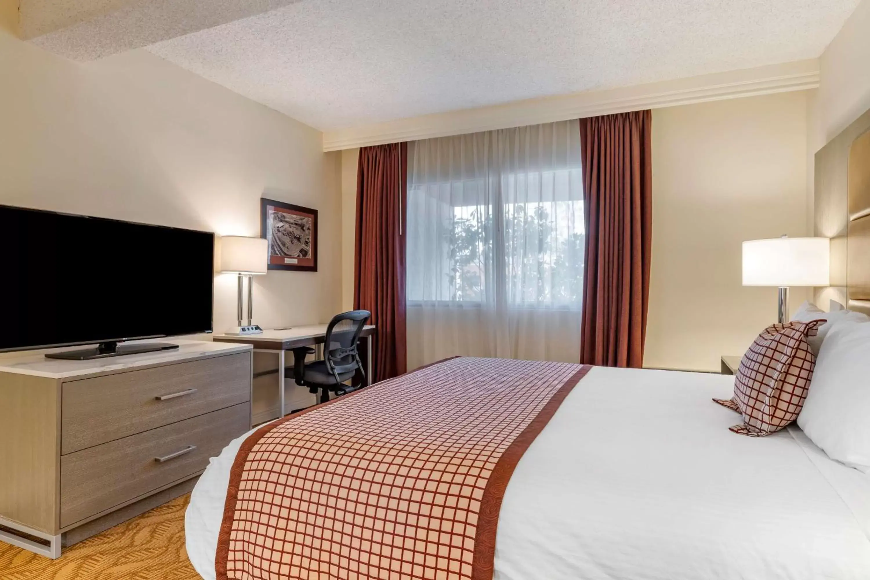 Bedroom, Bed in Best Western Plus Thousand Oaks Inn