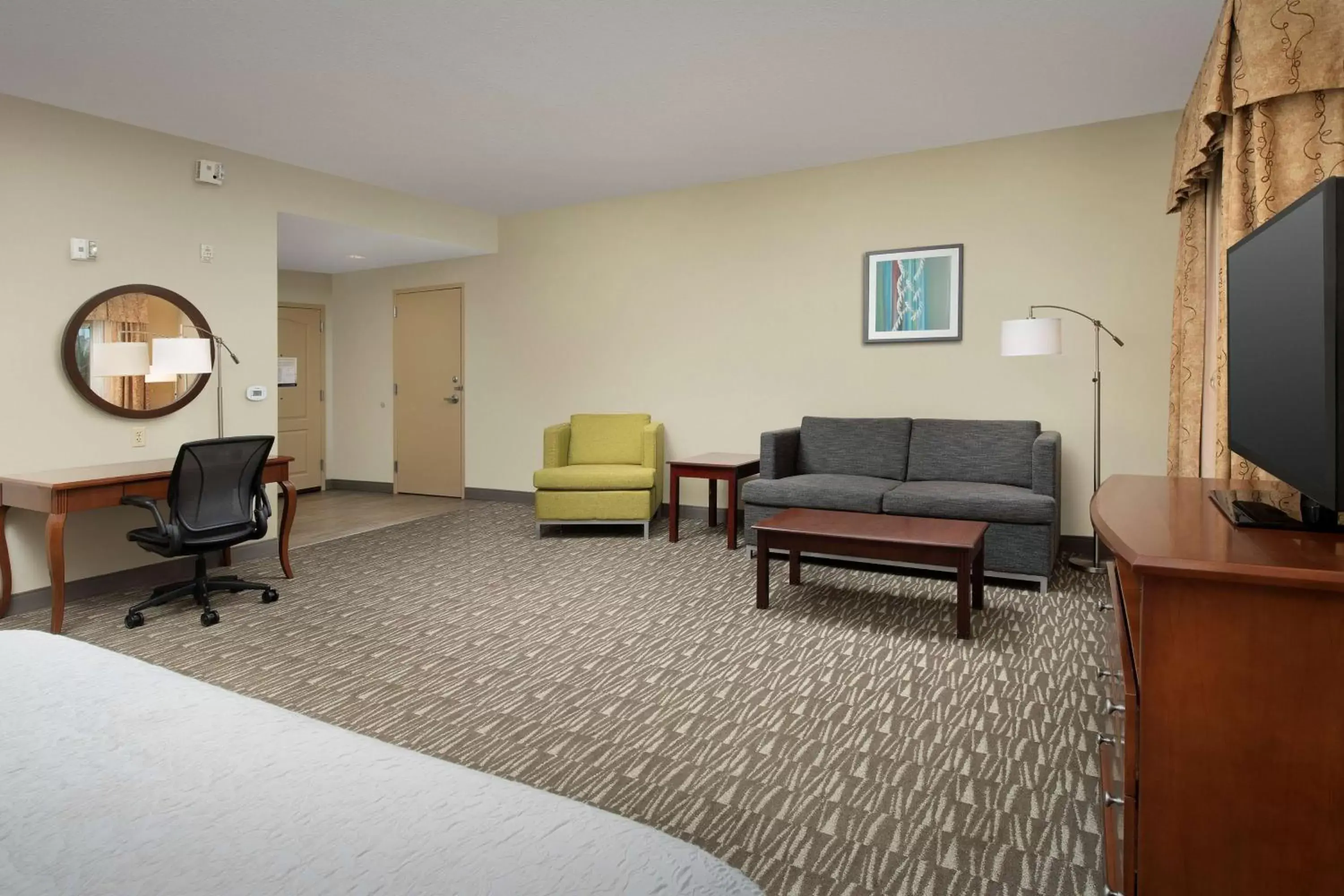 Bedroom, Seating Area in Hampton Inn & Suites Lakeland-South Polk Parkway