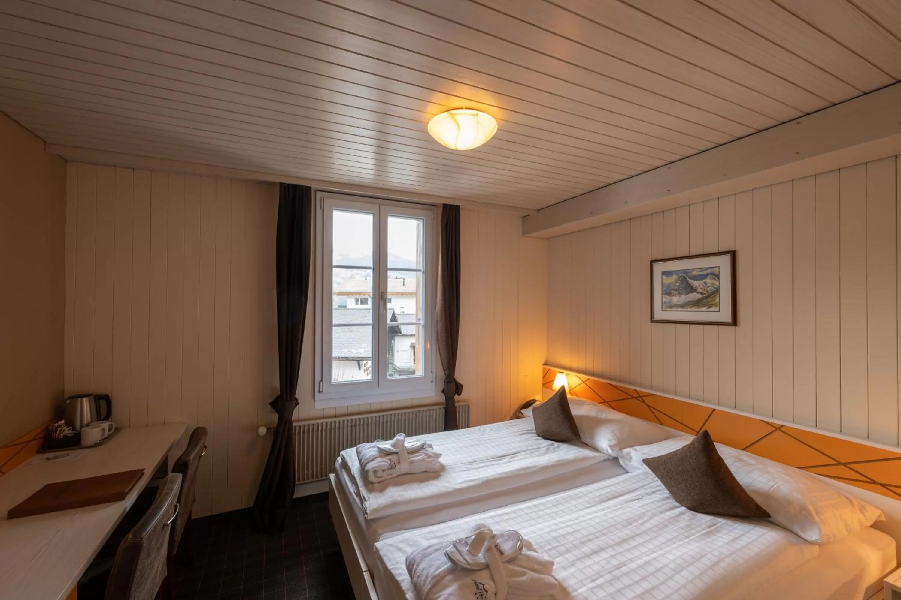 Photo of the whole room, Bed in Hotel Spinne Grindelwald