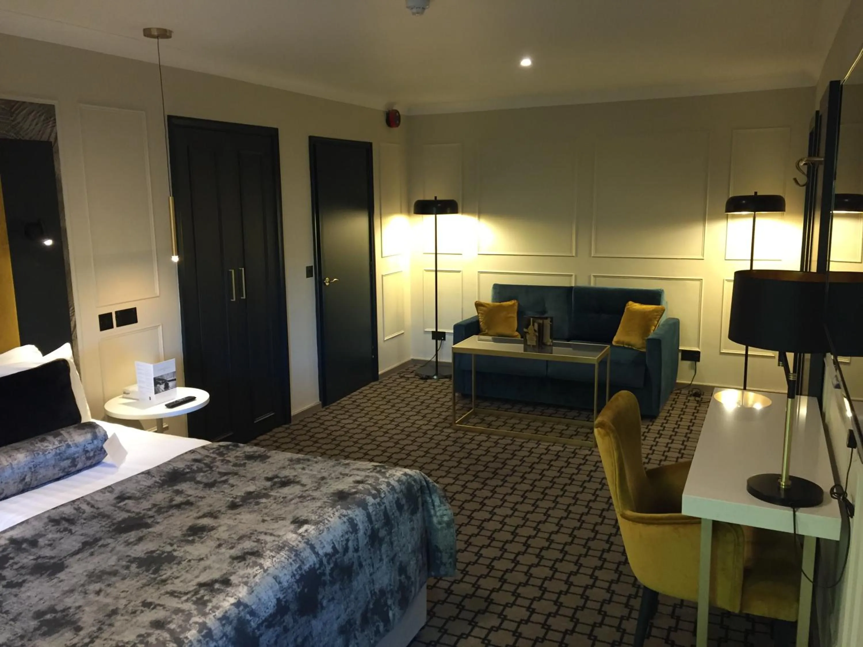 Seating area, Bed in Denham Grove