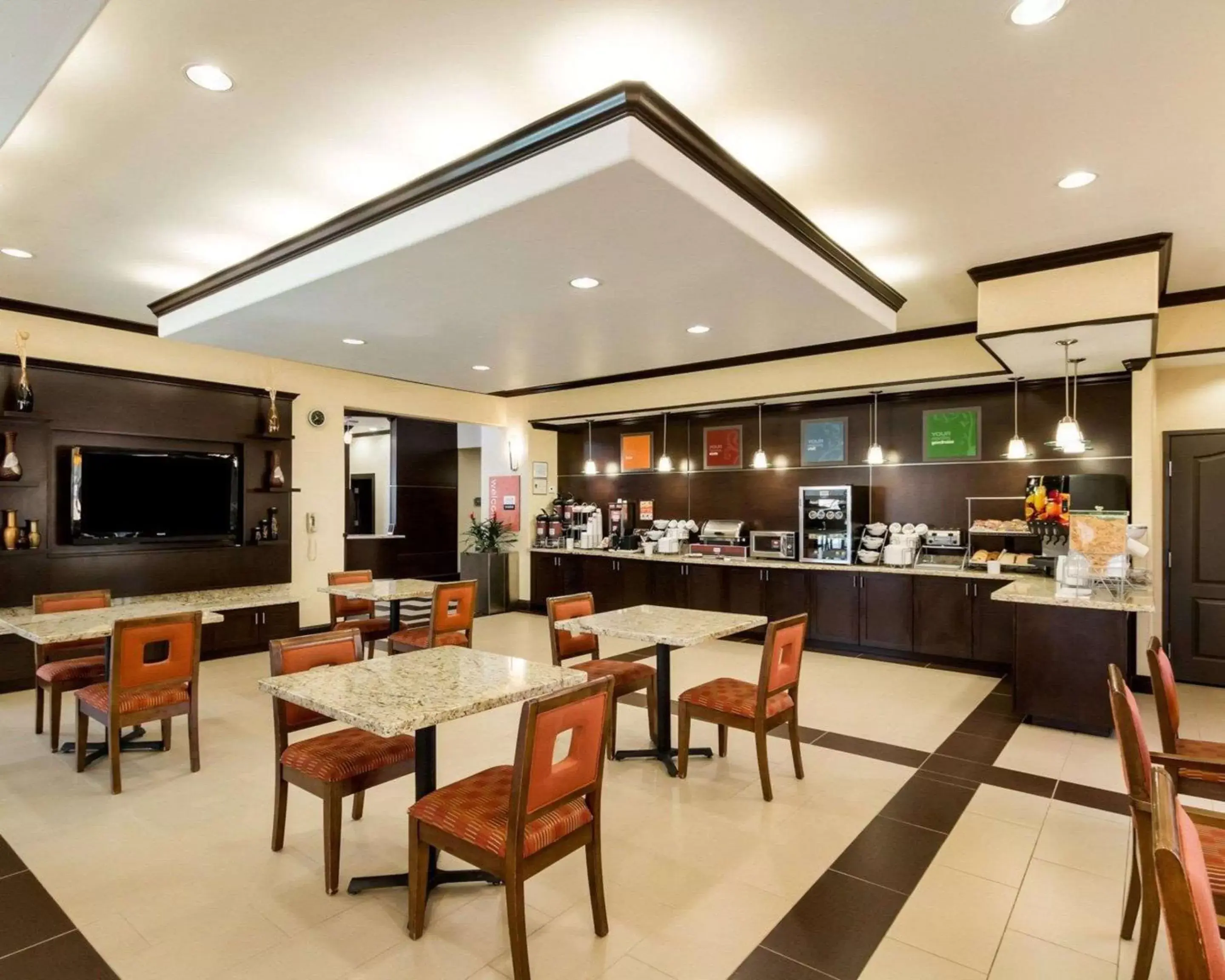 Restaurant/Places to Eat in Comfort Suites Jewett