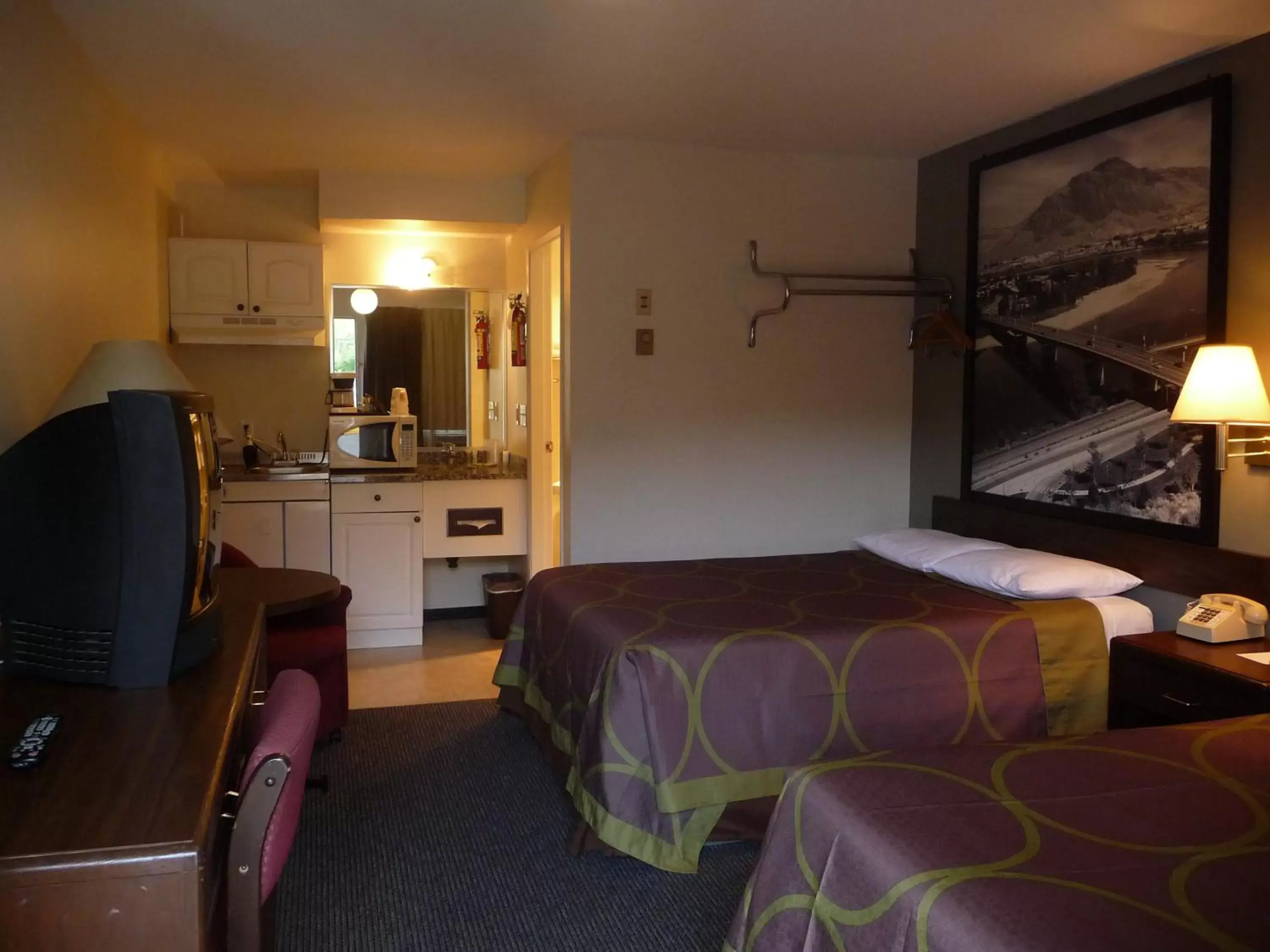 Bed in Super 8 by Wyndham Kamloops East