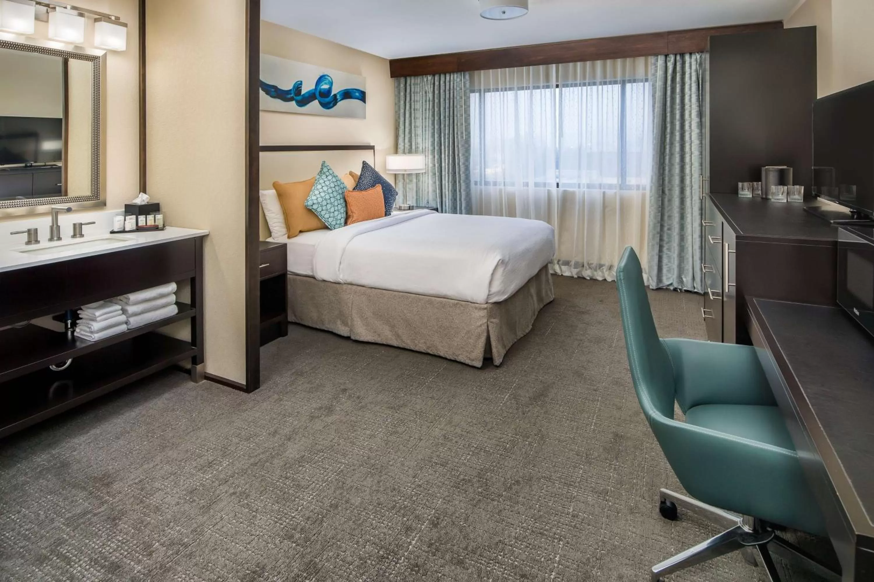 Bedroom, Bed in Embassy Suites By Hilton Seattle - Tacoma International Airport