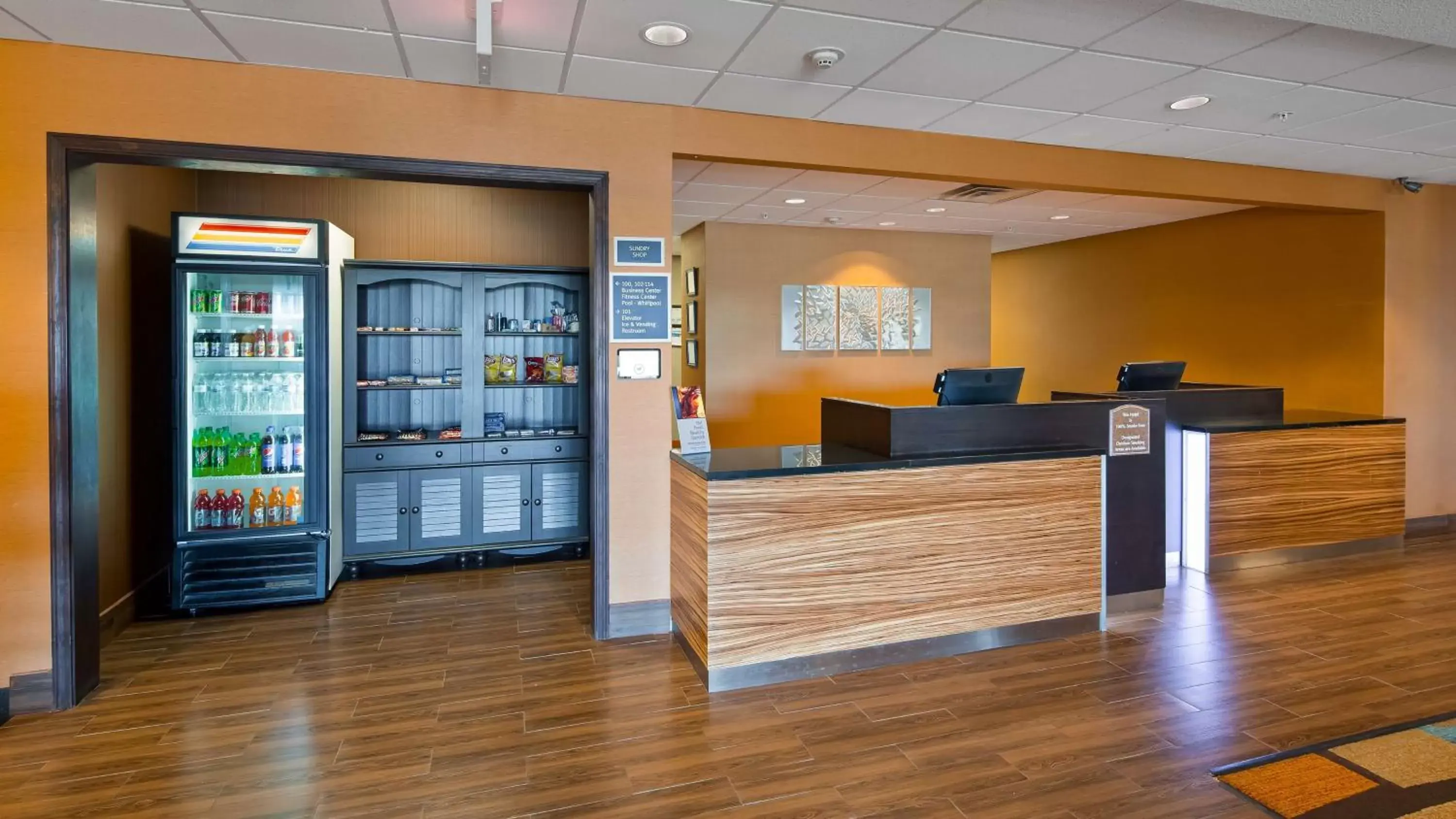Lobby or reception in Best Western Plus Hiawatha Hotel Lobby or reception in Best Western Plus Hiawatha Hotel