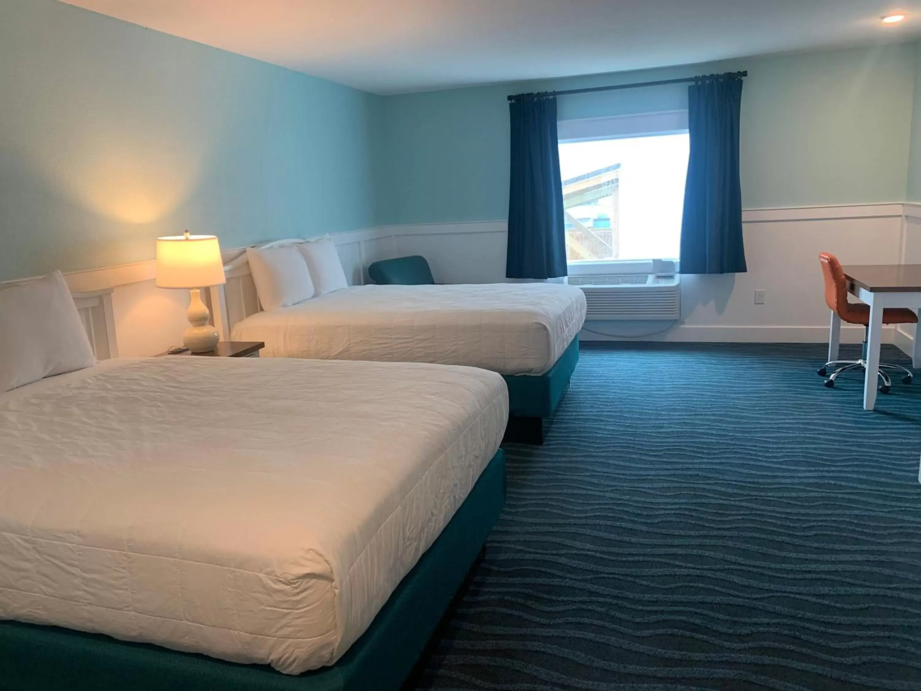 Bedroom, Bed in John Yancey Oceanfront Inn