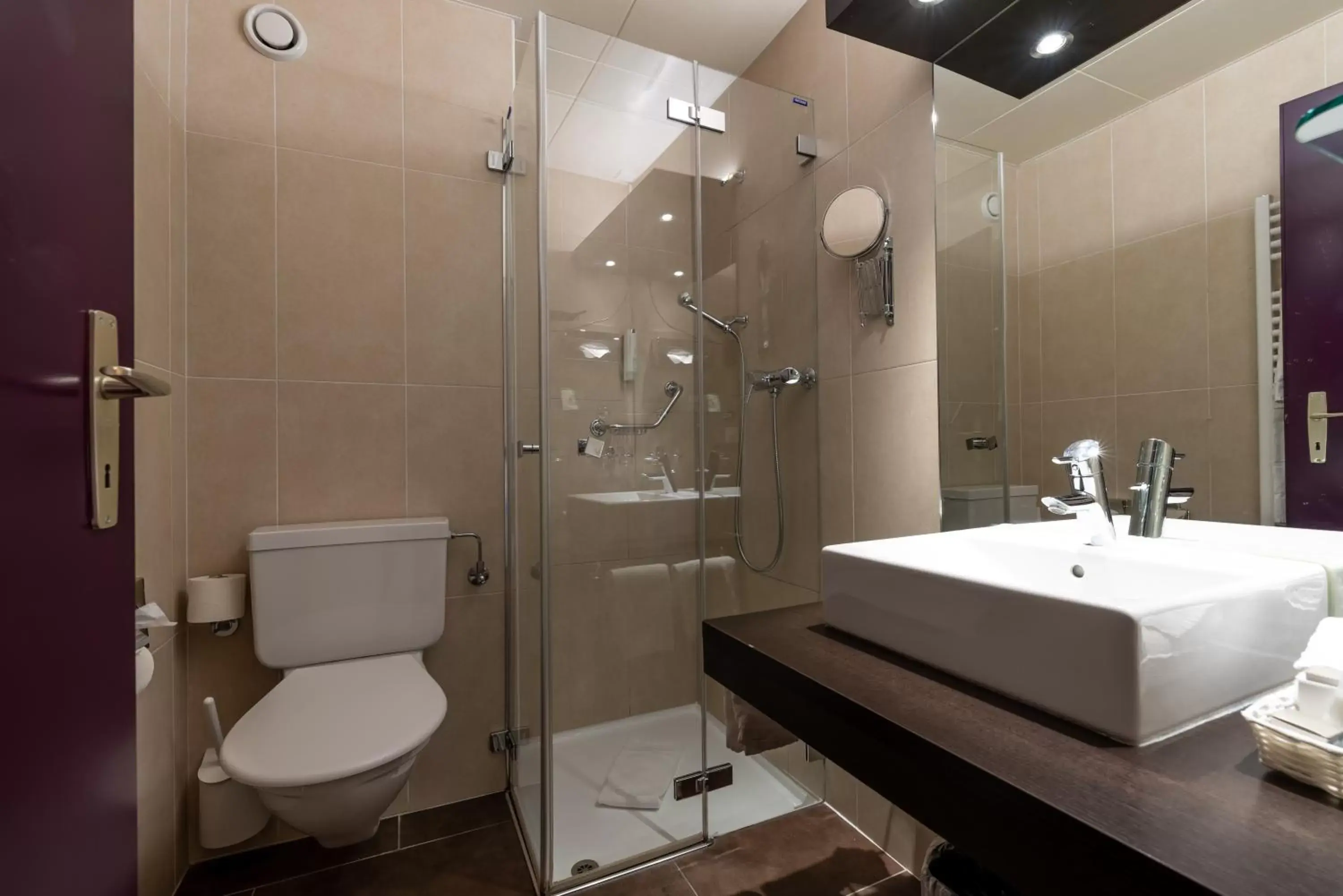 Shower, Bathroom in Grand Hotel des Bains