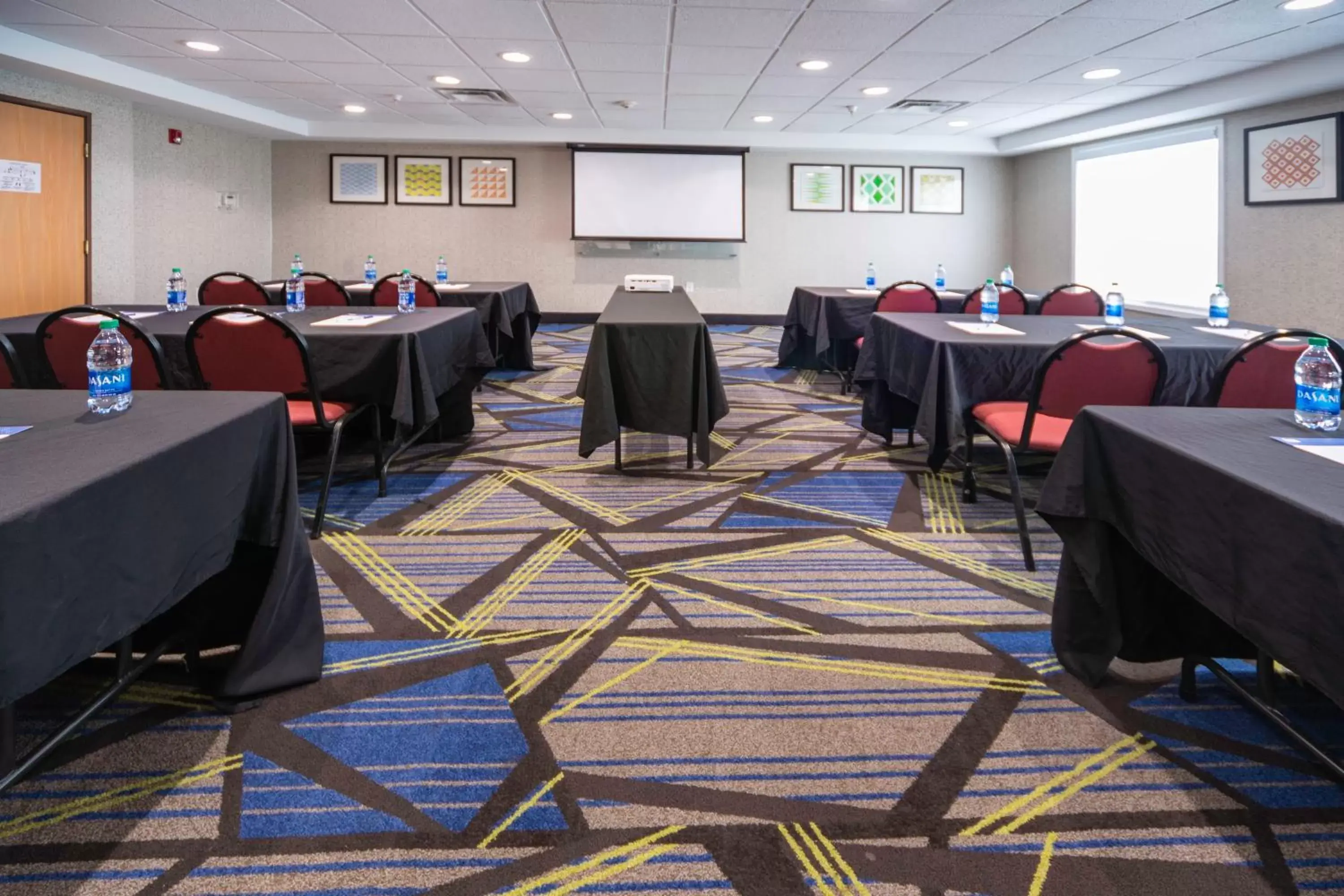 Meeting/conference room in Holiday Inn Express Rochelle, an IHG Hotel