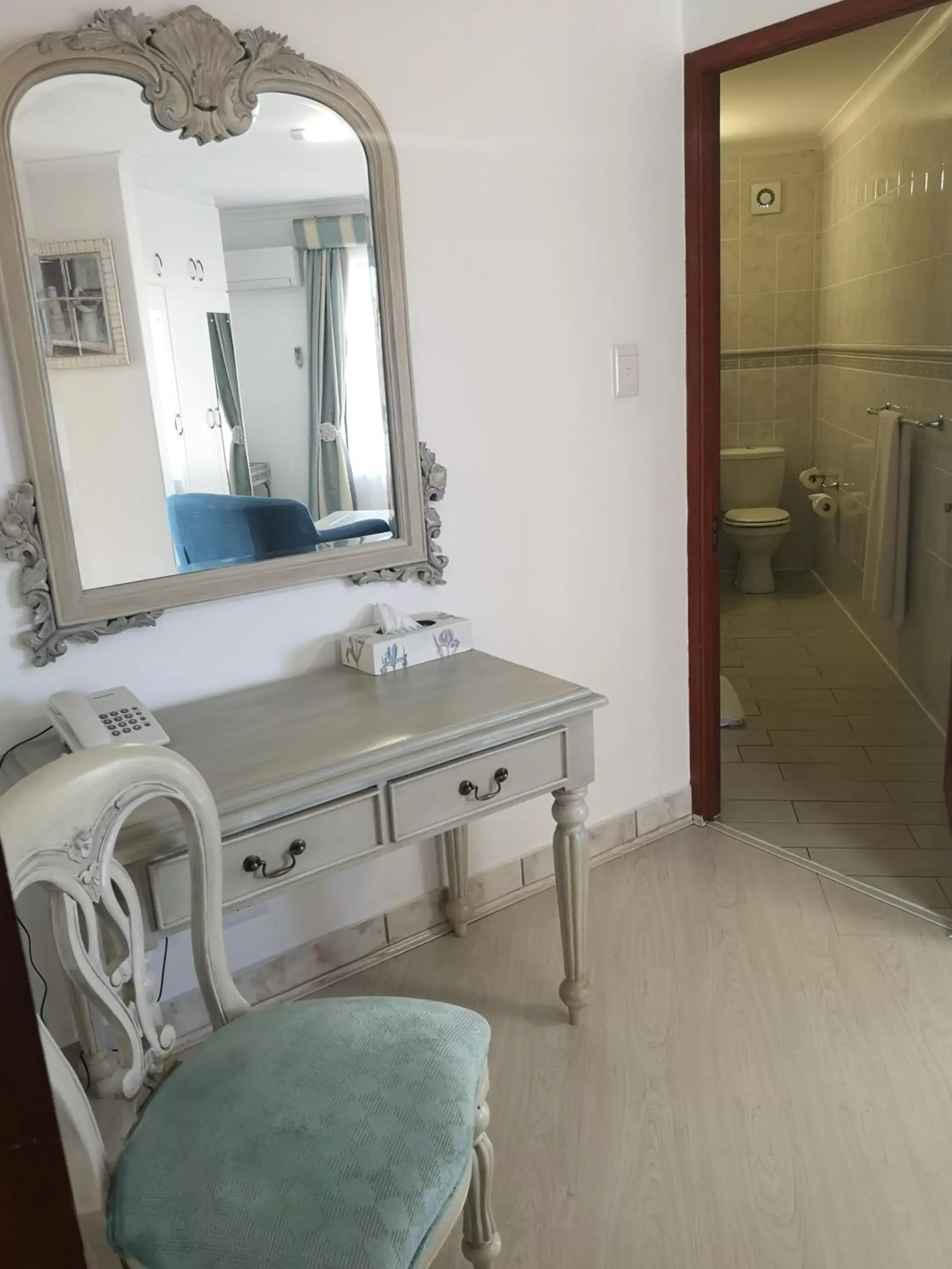 Seating area, Bathroom in Misty Waves Boutique Hotel