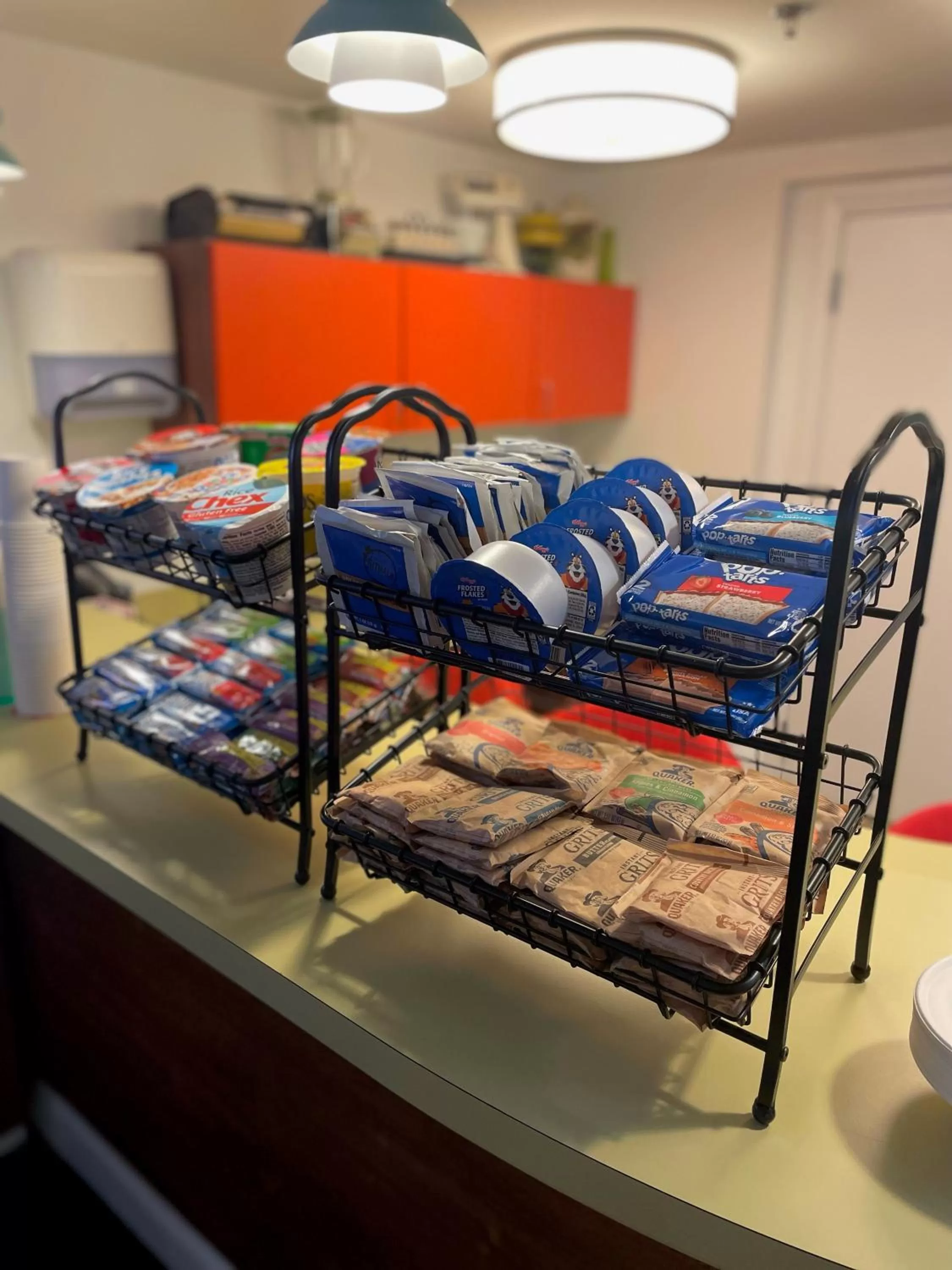 Breakfast, Bed in Mother Earth Motor Lodge