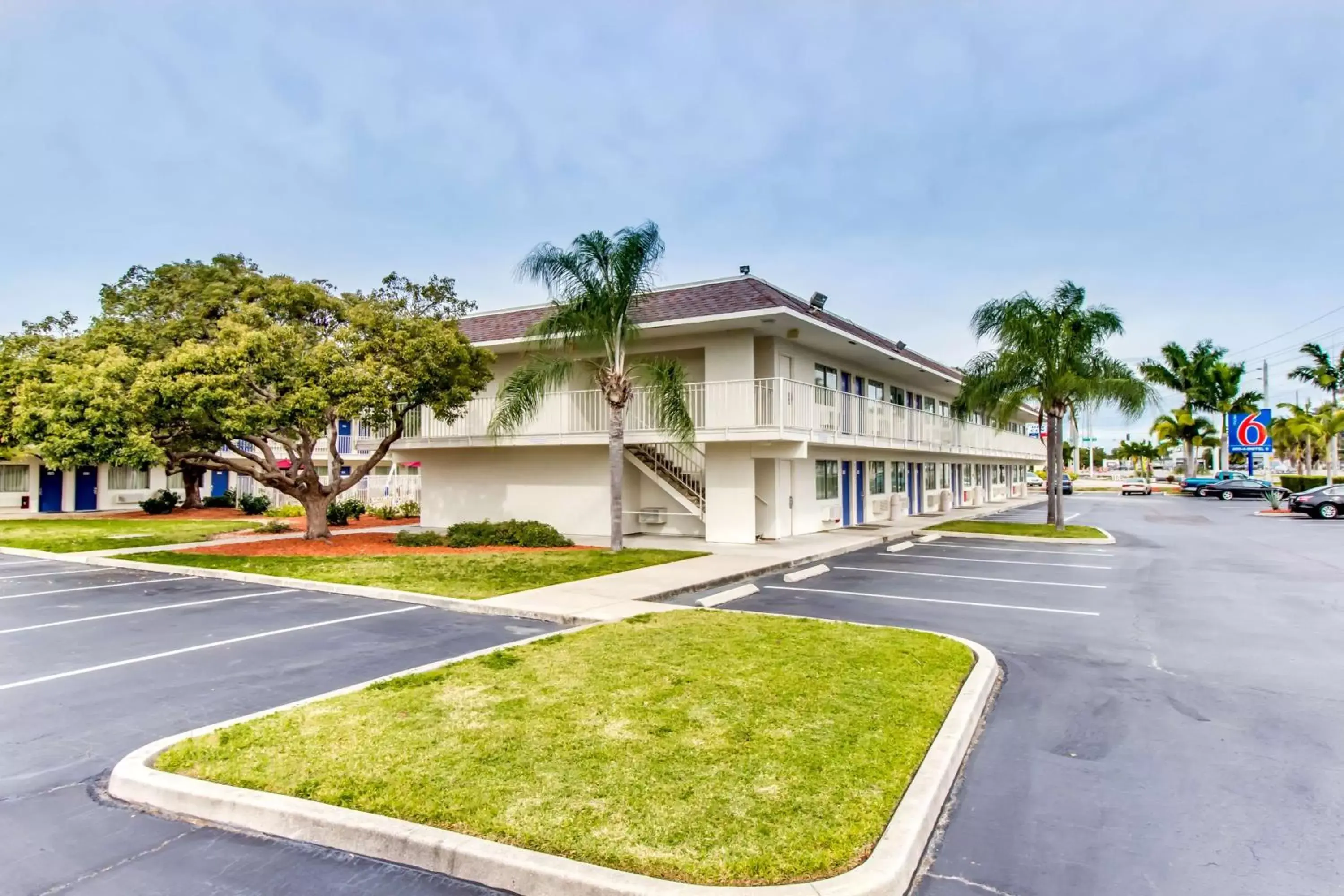 Property building, Garden in Motel 6-Venice, FL