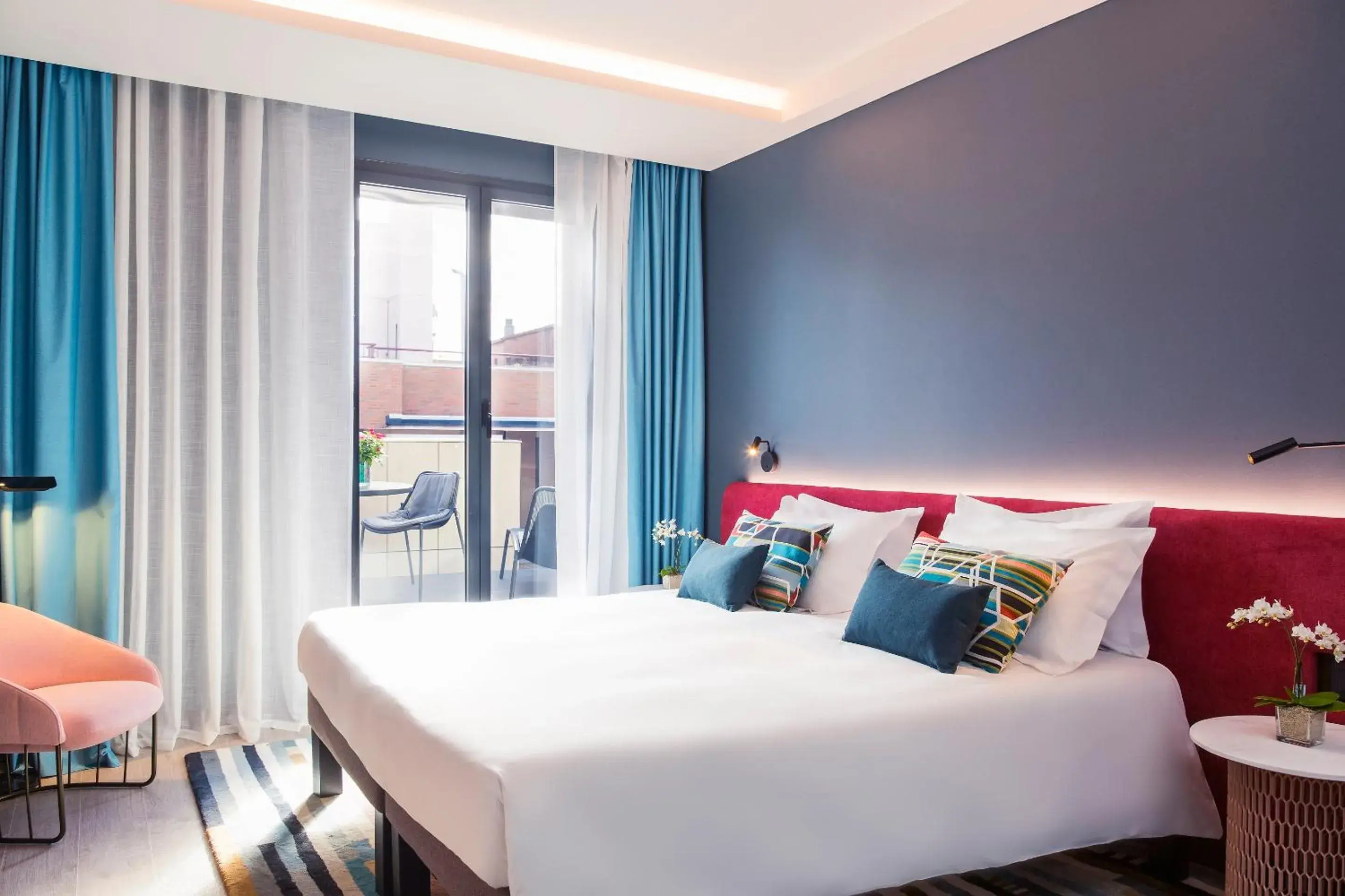 Photo of the whole room, Bed in Motel One Madrid-Plaza de España