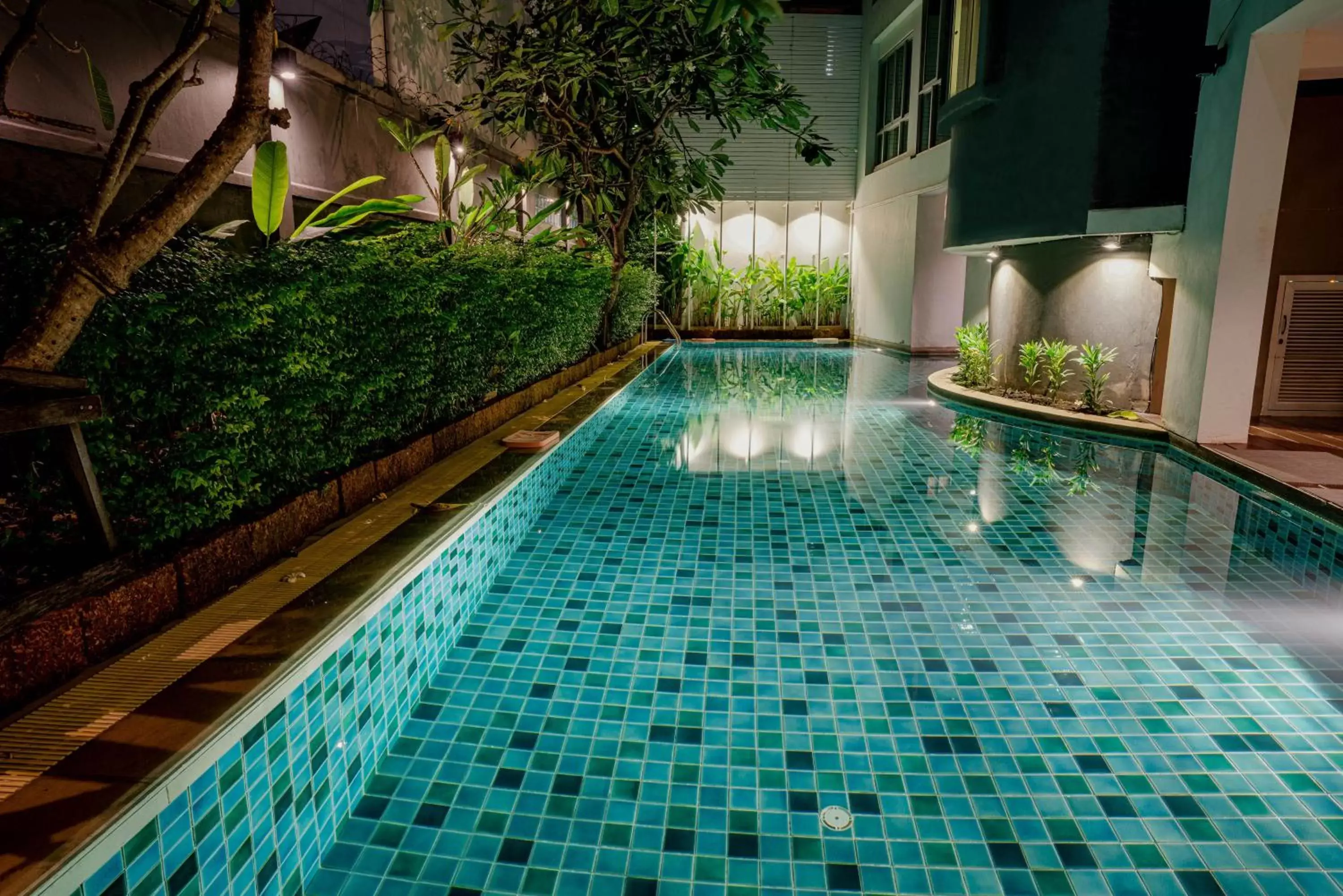 Night, Swimming Pool in Peace Land Khaosan