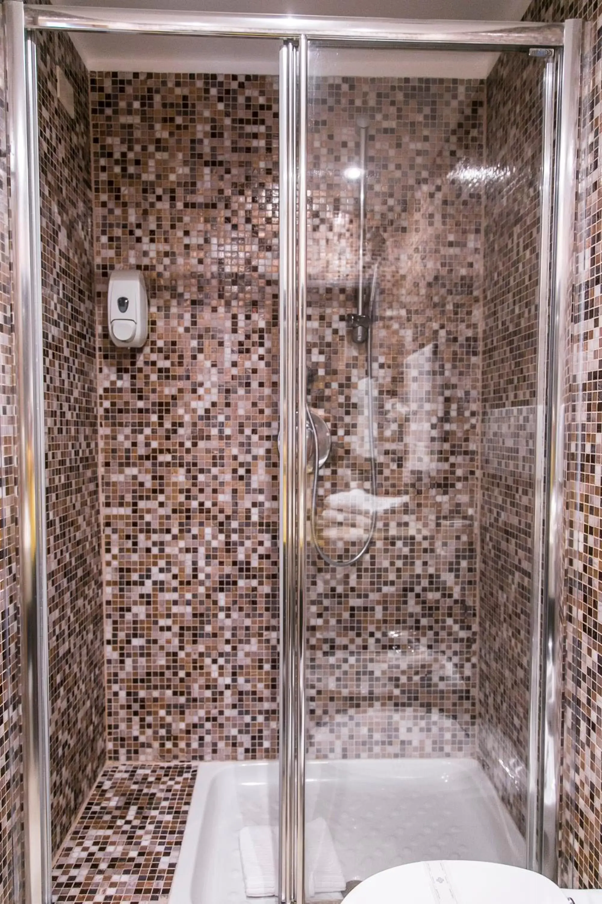 Shower, Bathroom in Hotel Aphrodite