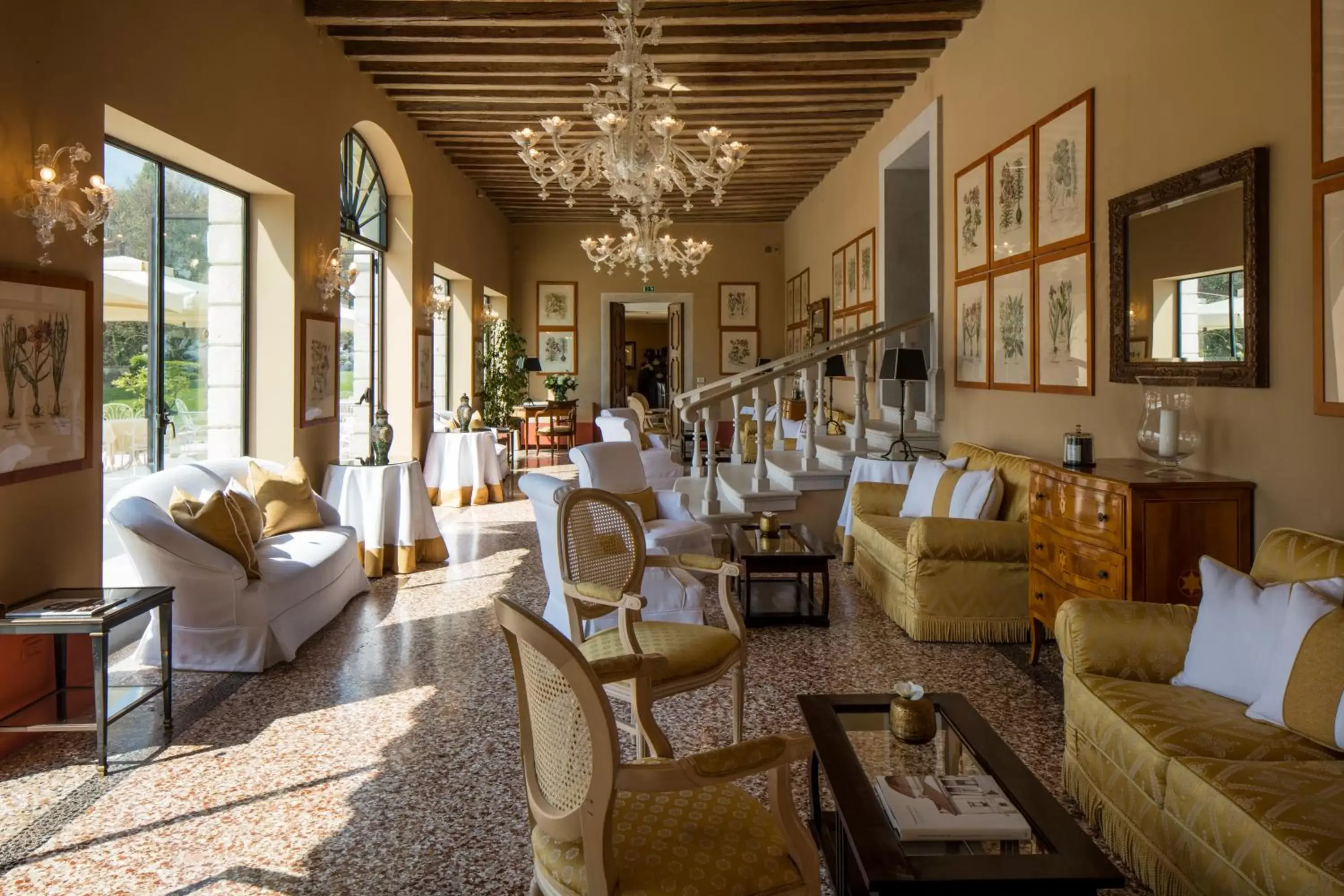 Seating area in Villa Michelangelo Vicenza – Starhotels Collezione