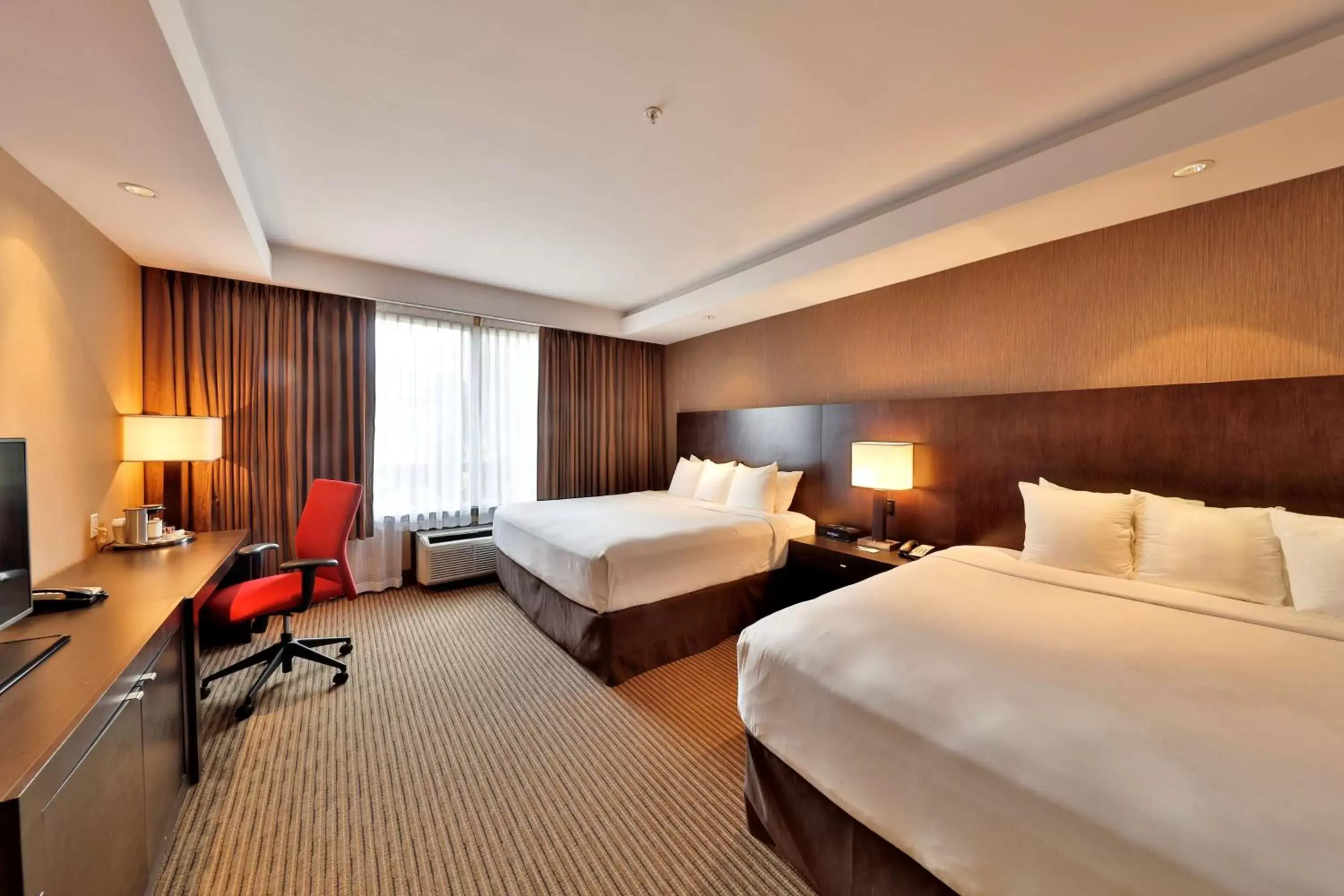 Photo of the whole room, Bed in Radisson Hotel & Convention Center Edmonton