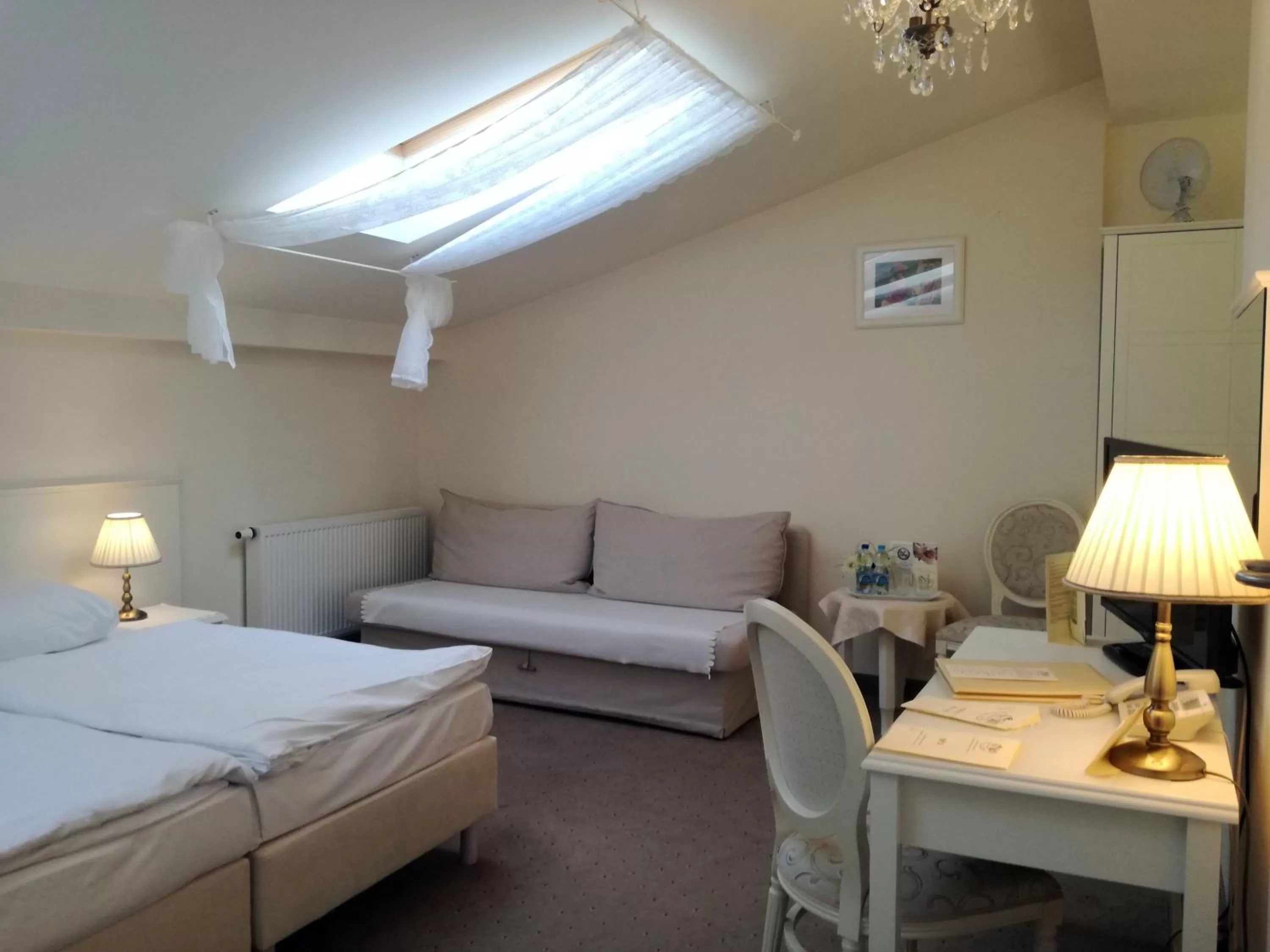 Photo of the whole room, Bed in Hotel SPA Akacjowy Dwór