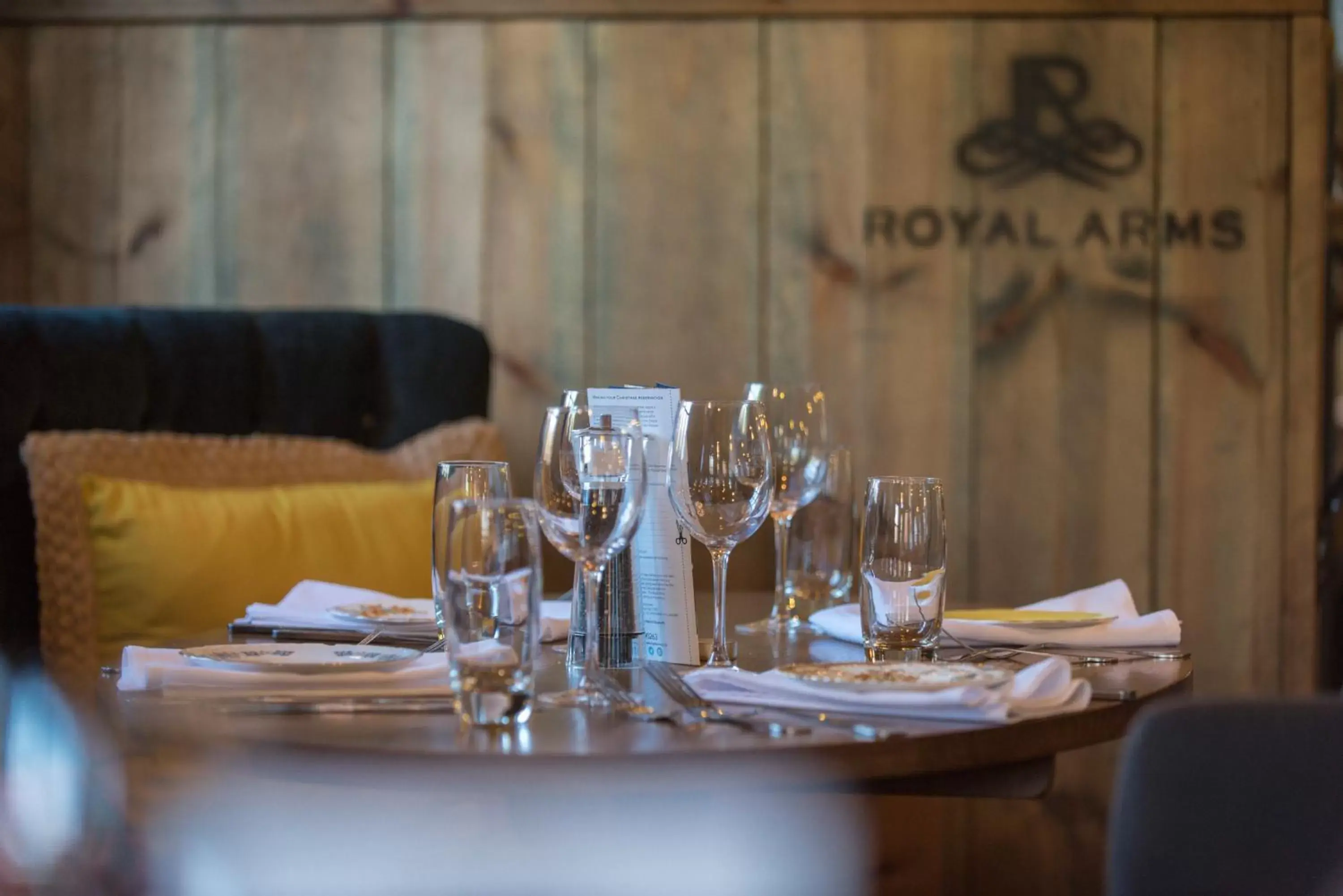 Restaurant/Places to Eat in The Royal Arms Hotel