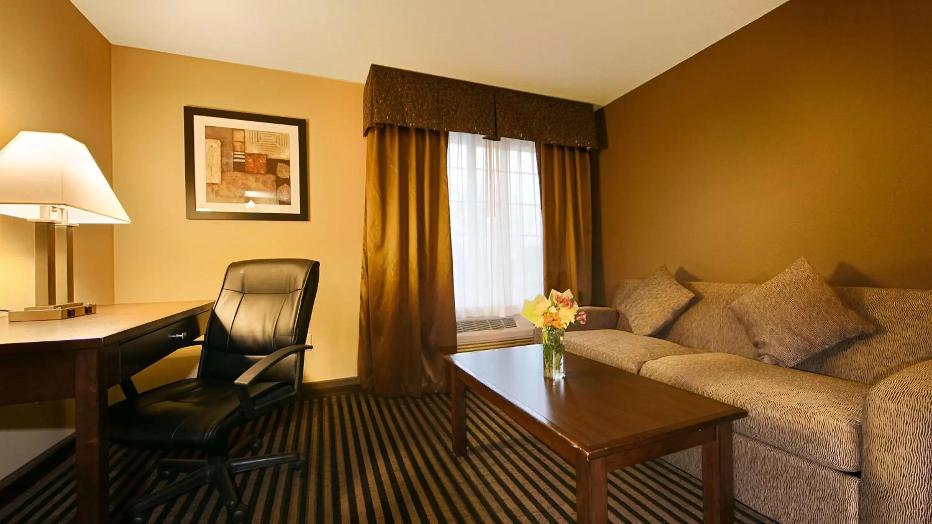 Photo of the whole room, Seating Area in Best Western Plus Prairie Inn