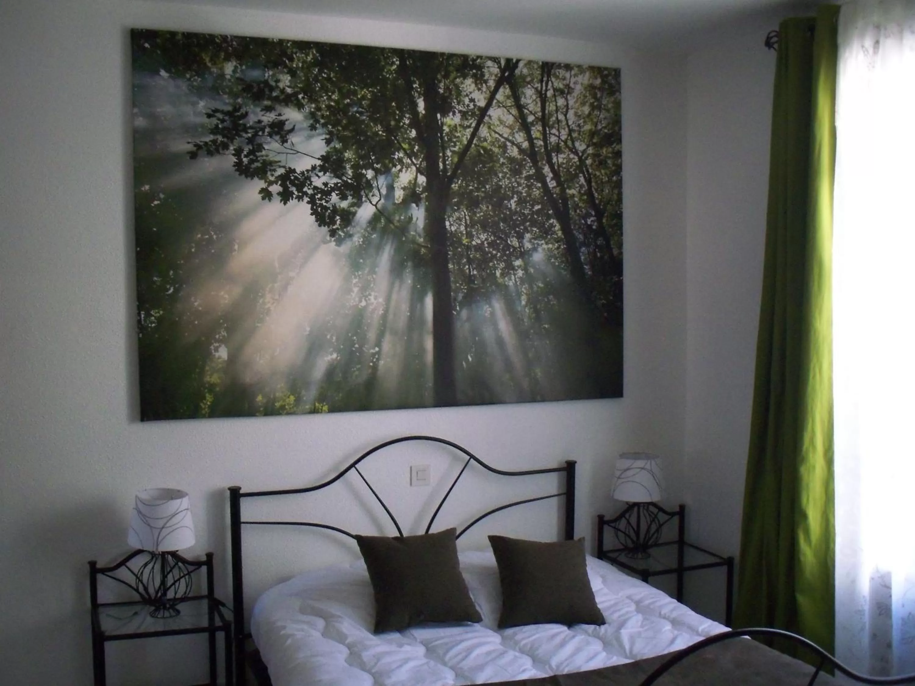 Photo of the whole room, Bed in La Clé d'Or