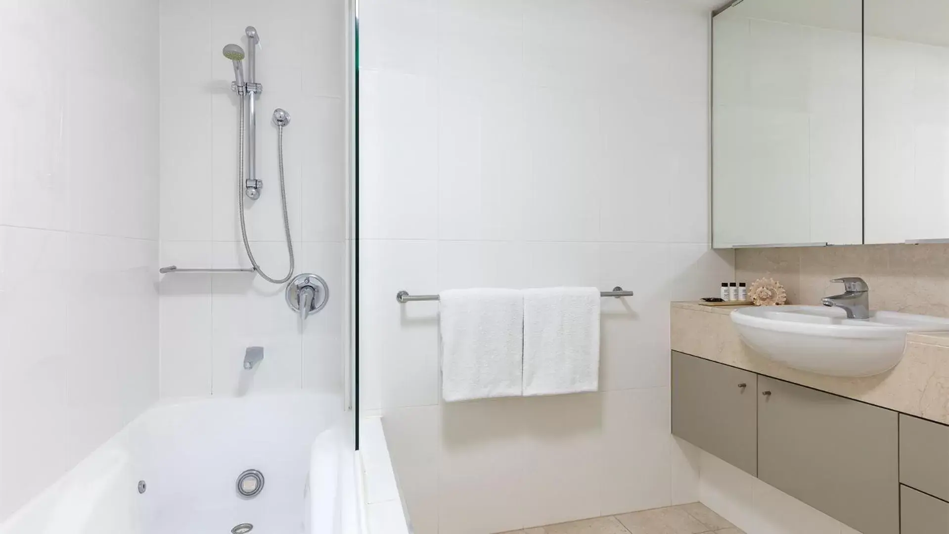 Bathroom in Oaks Brisbane on Felix Suites