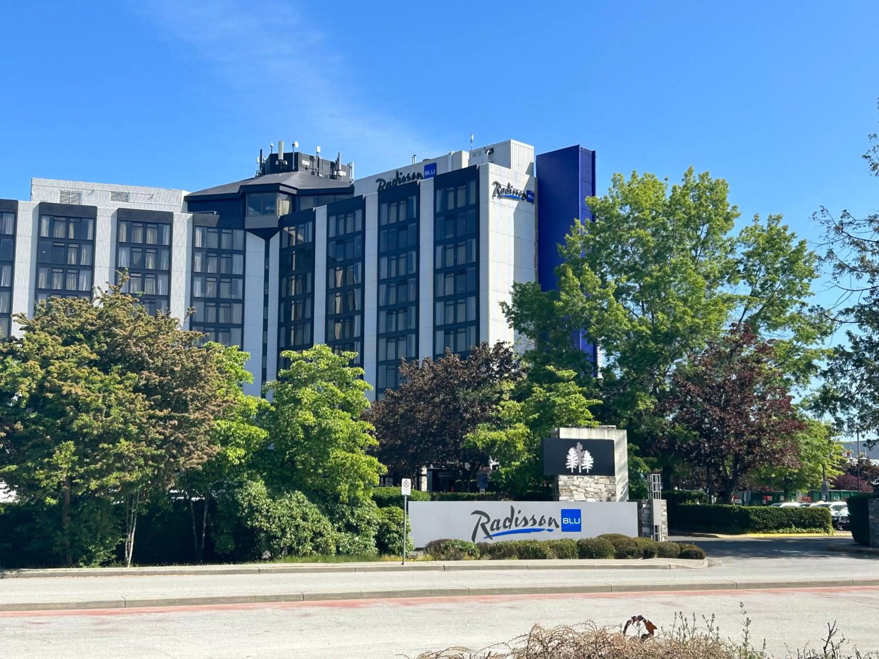 Property Building in Radisson Blu Vancouver Airport Hotel & Marina