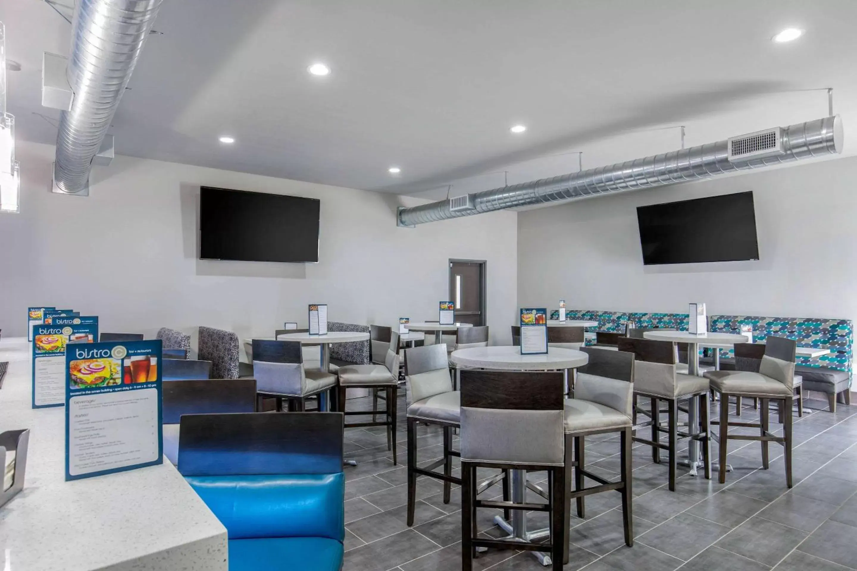 Restaurant/places to eat, Lounge/Bar in Clarion Inn & Suites DFW North