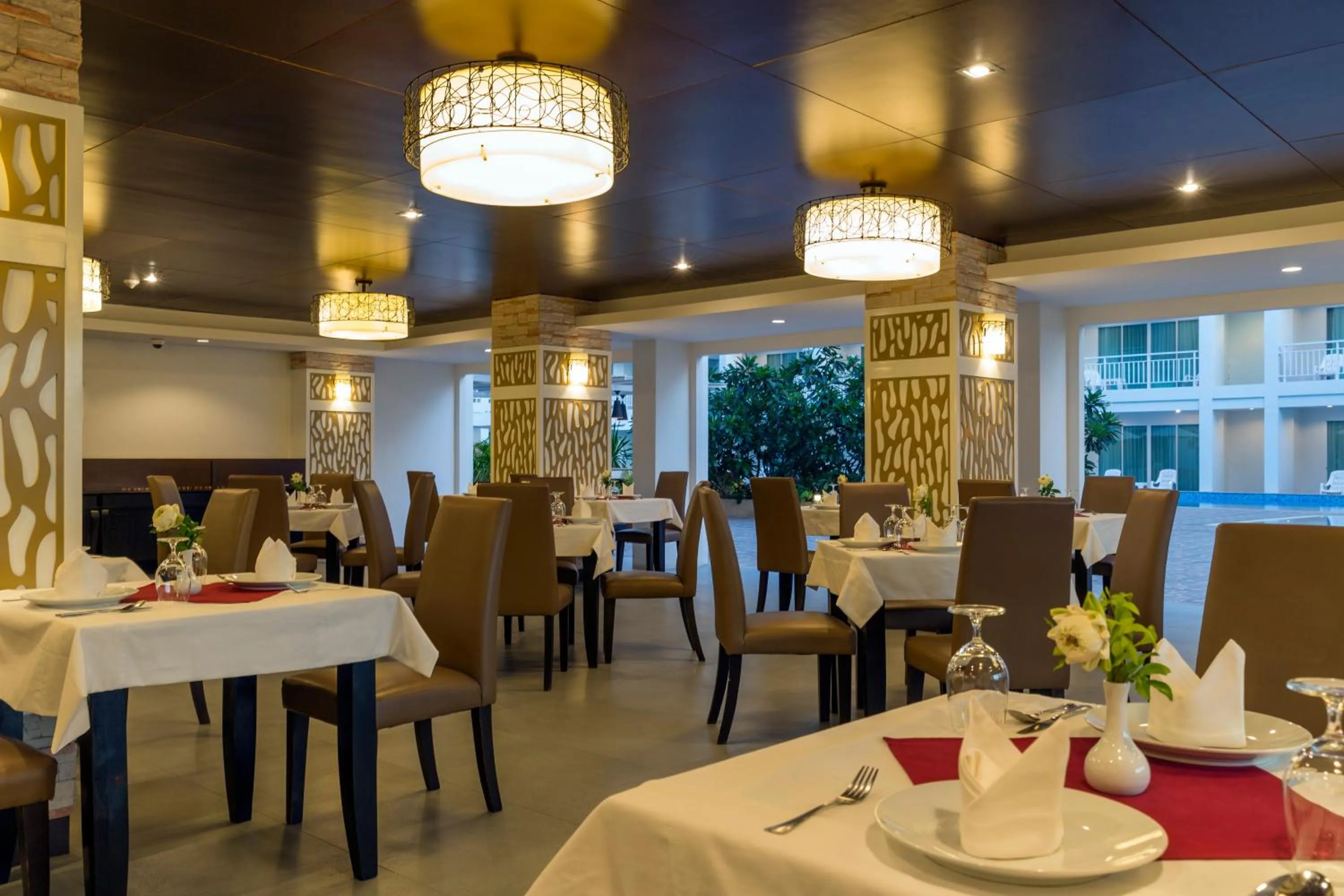 Restaurant/places to eat in Chanalai Hillside Resort, Karon Beach