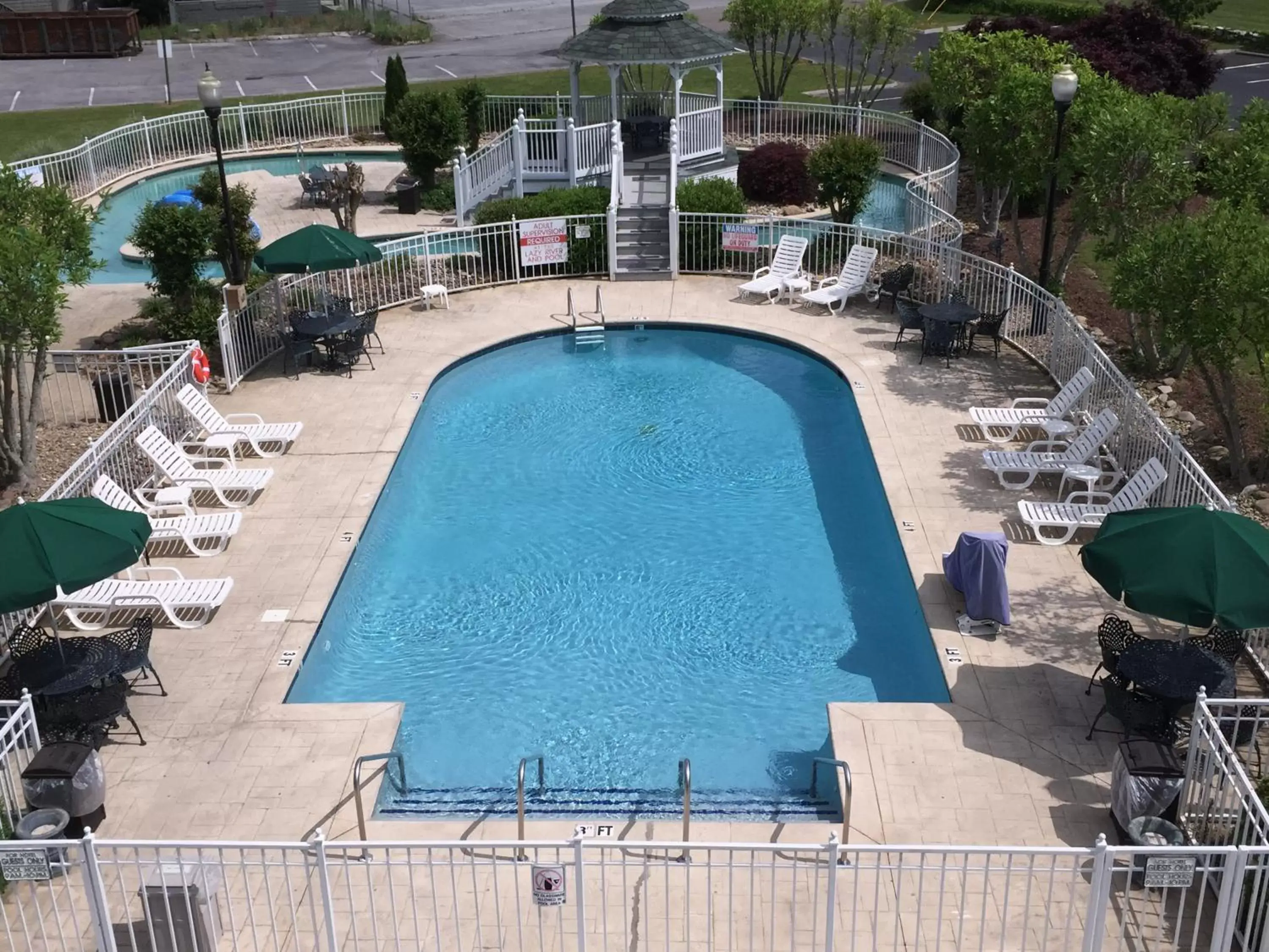 Swimming pool, Pool View in Clarion Inn Willow River