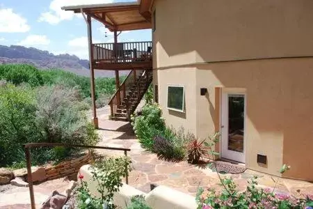 Balcony/Terrace, Property Building in Red Moon Lodge