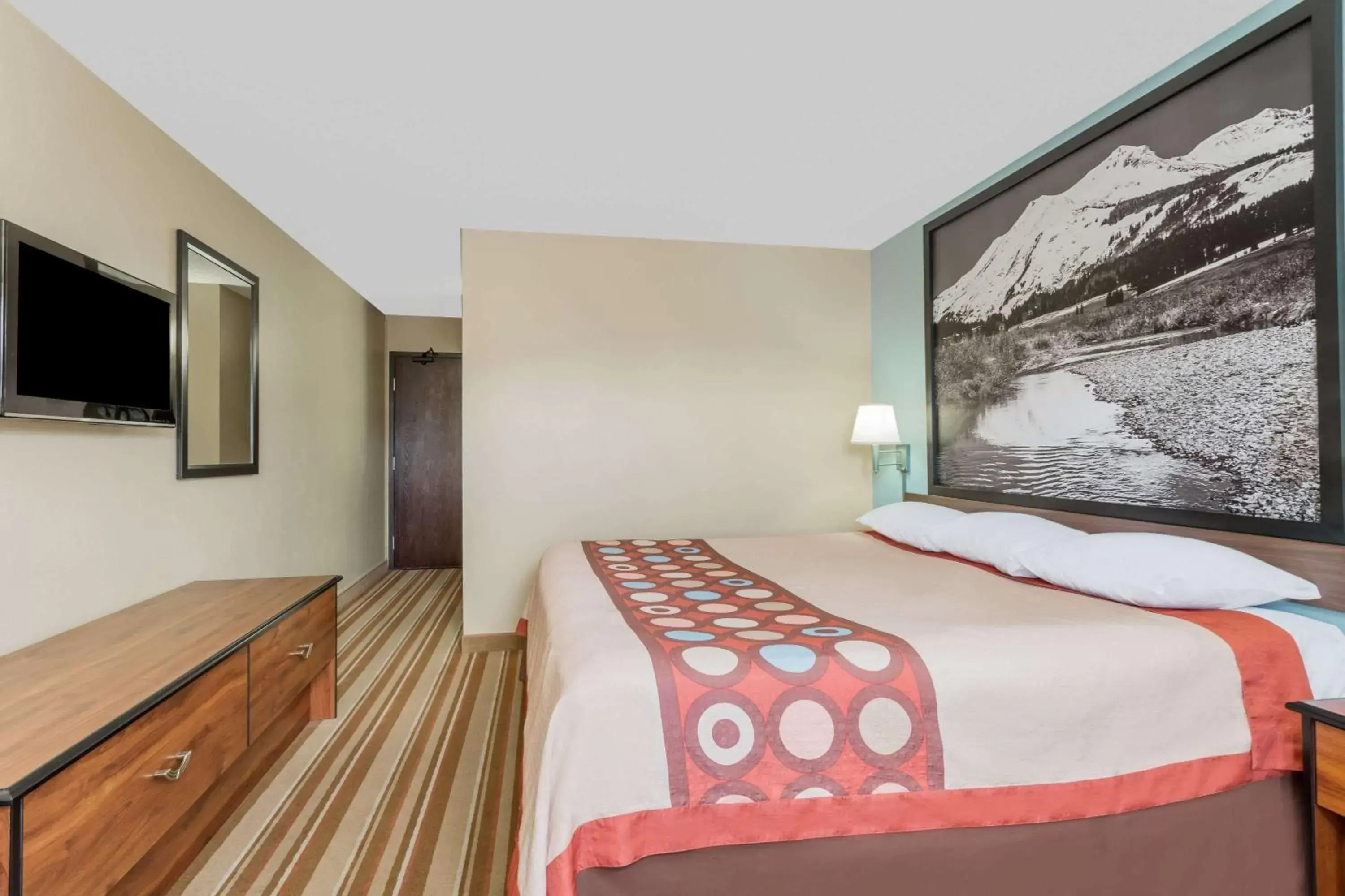 Photo of the whole room, Bed in Super 8 by Wyndham Dillon/Breckenridge Area