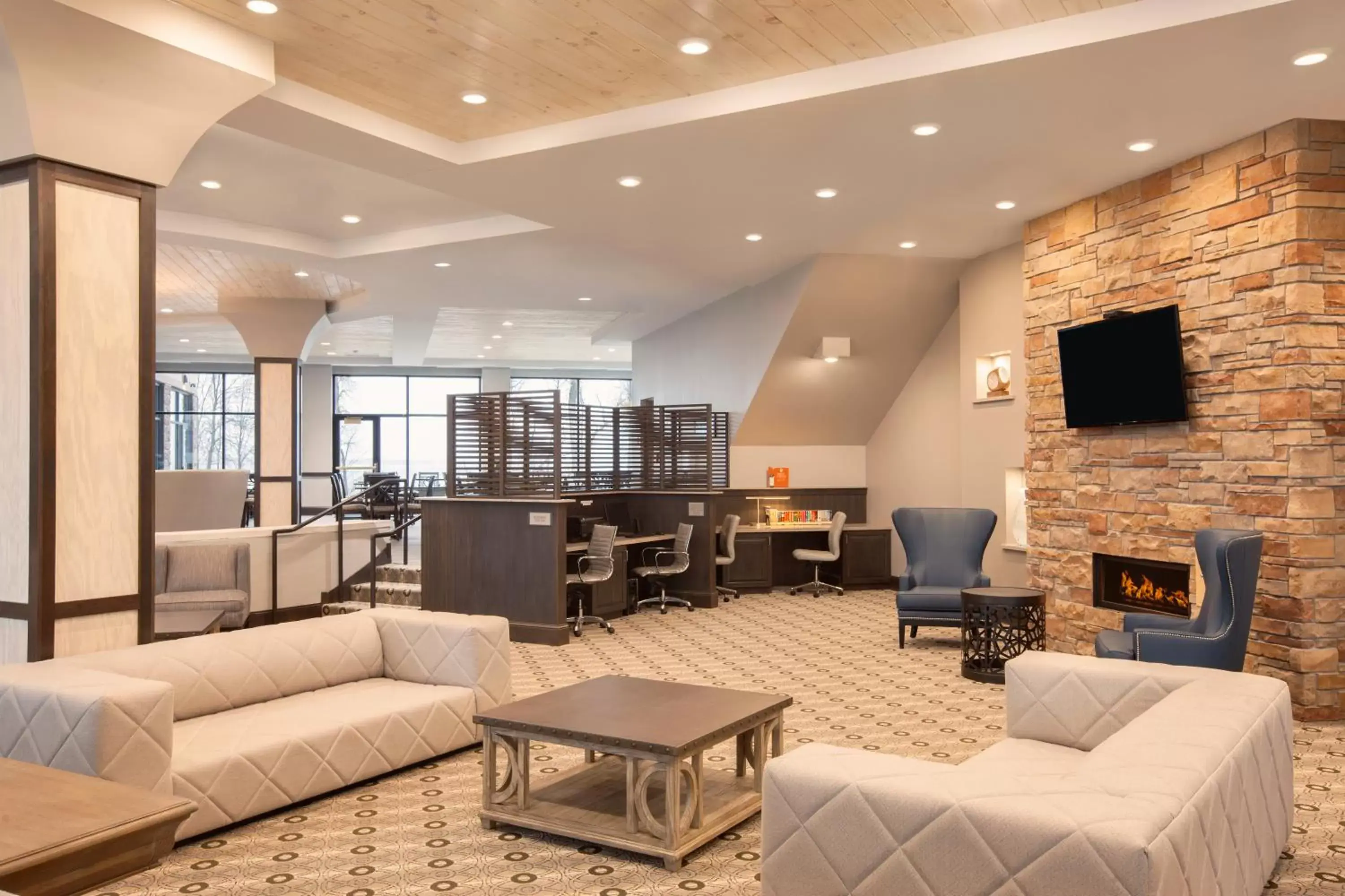 Lobby or reception, Lounge/Bar in Country Inn & Suites by Radisson, Bemidji, MN