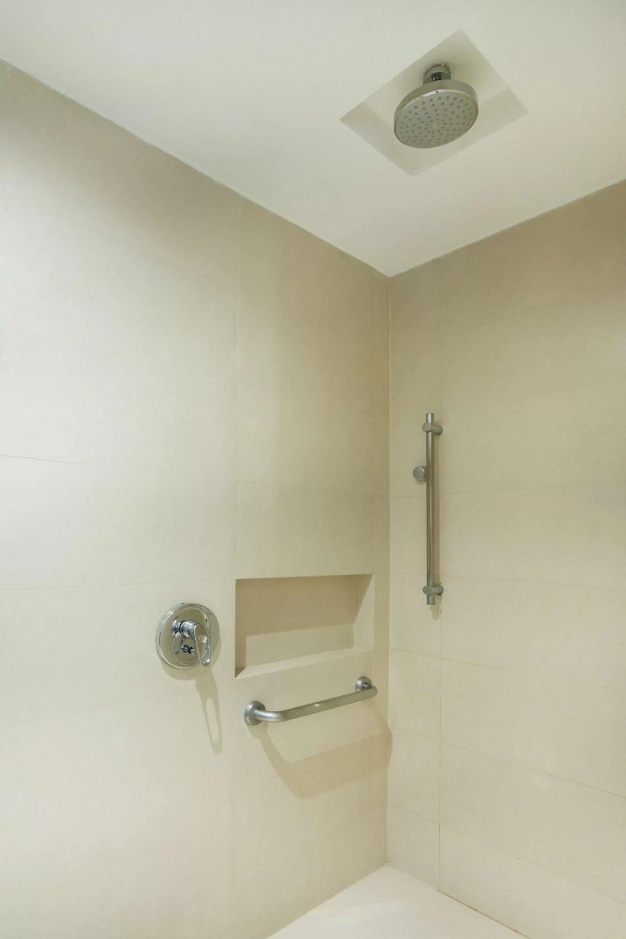 Bathroom in Hampton by Hilton Veracruz Boca Del Rio